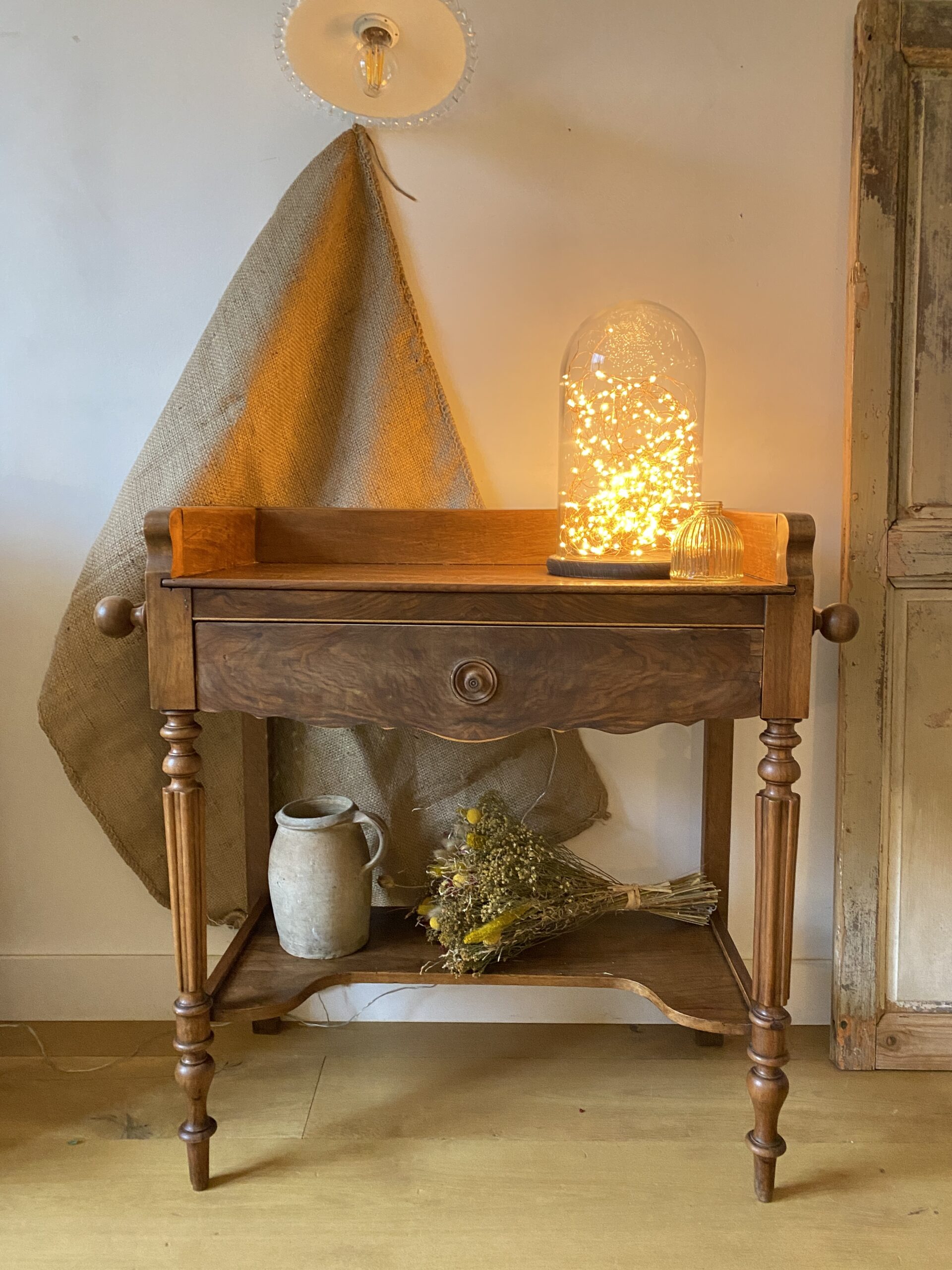 Table de toilette en noyer