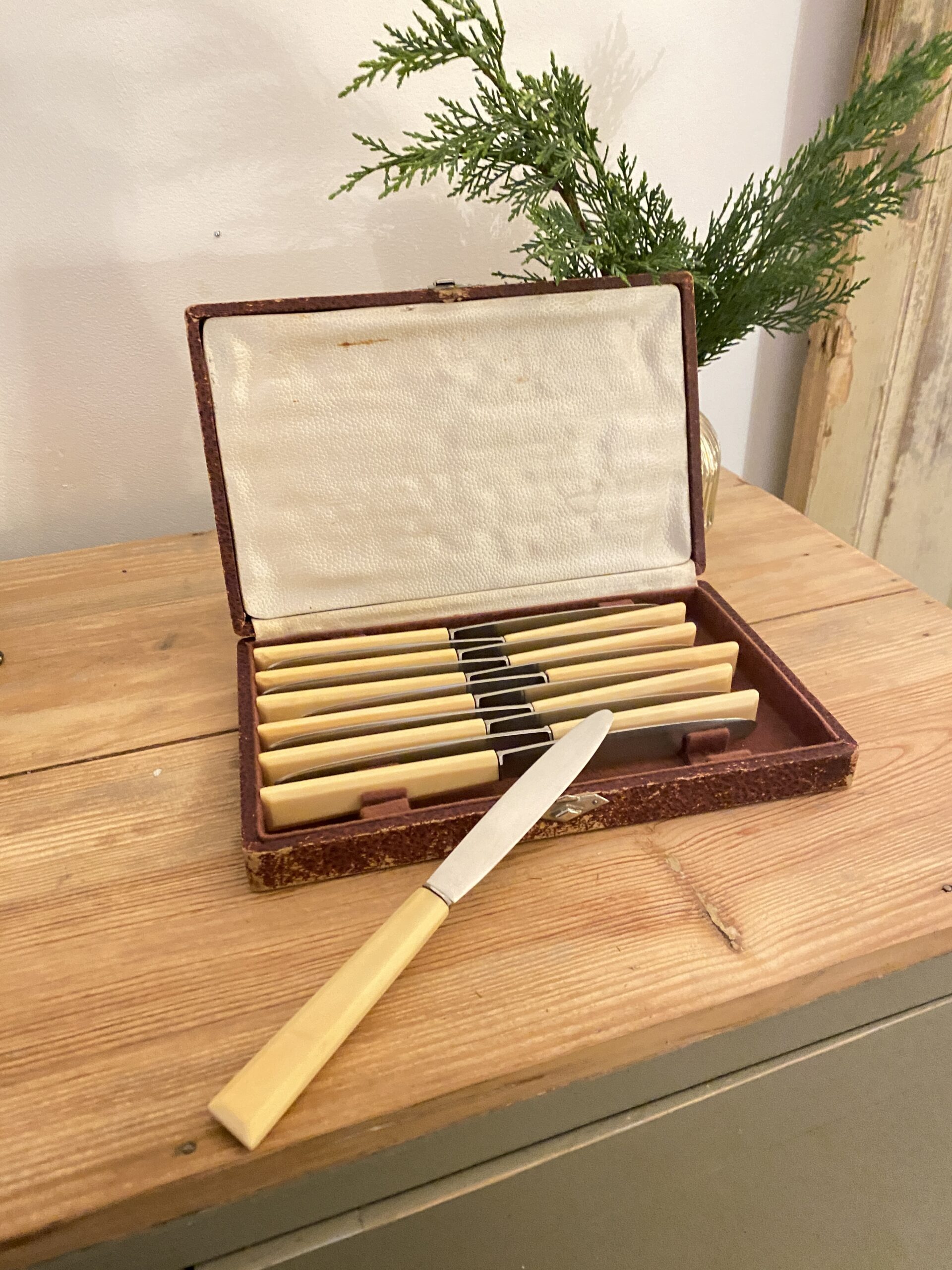 Lot de 12 couteaux anciens art déco