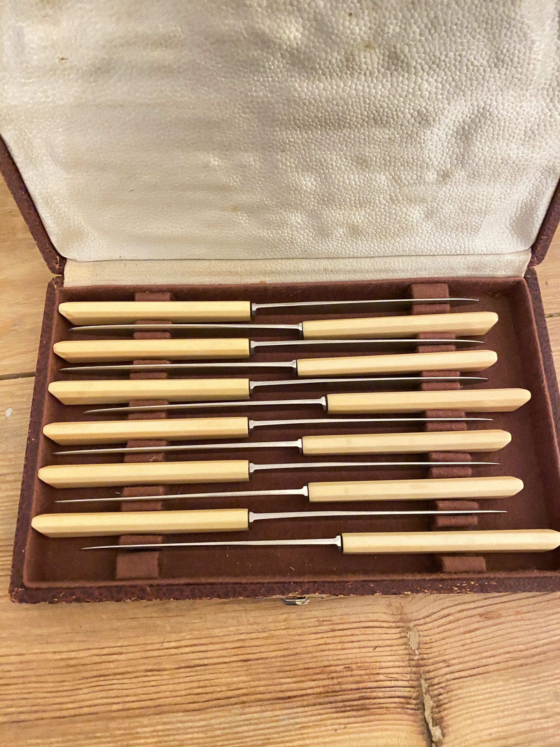 Lot de 12 couteaux anciens art déco