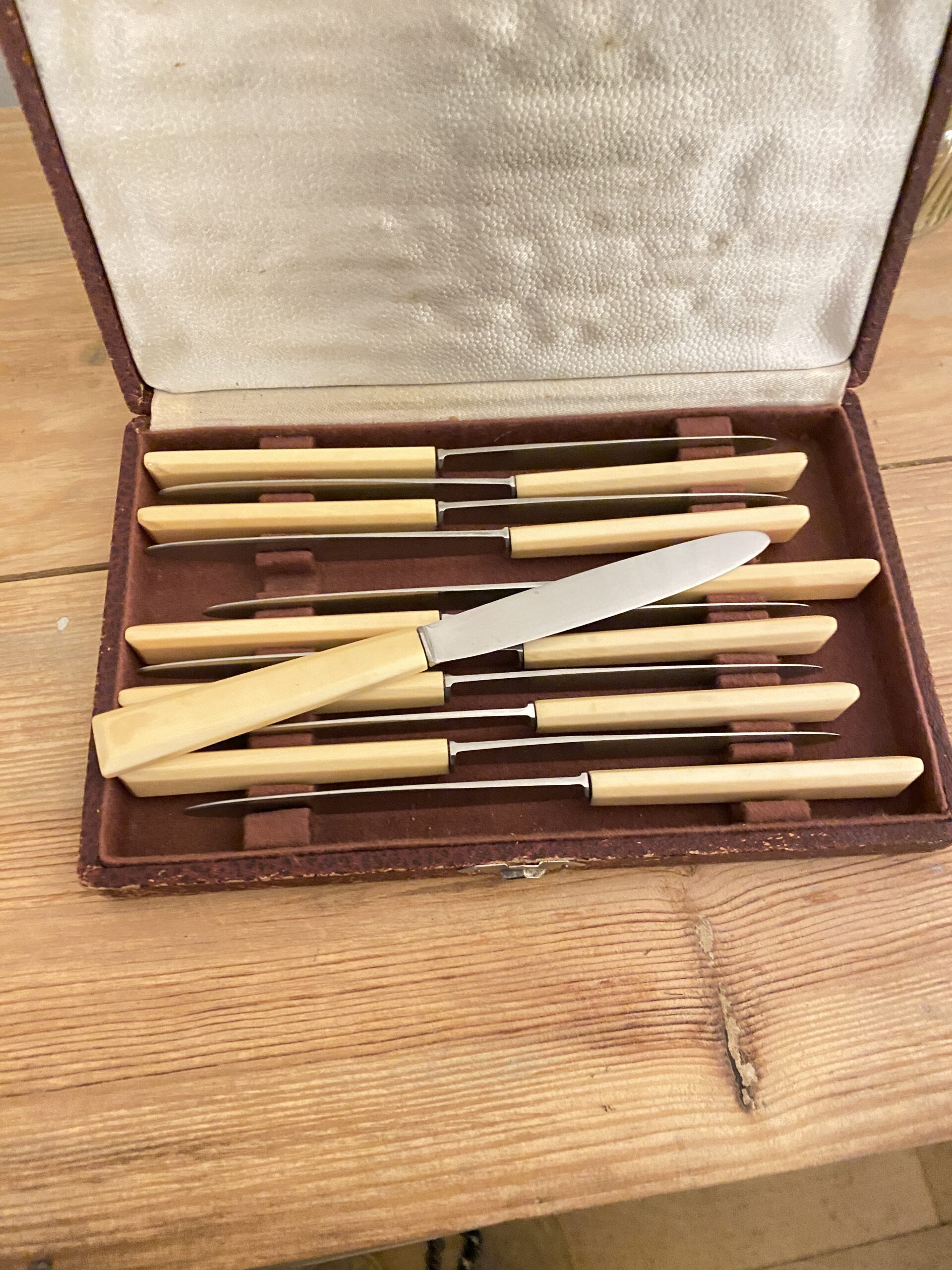 Lot de 12 couteaux anciens art déco