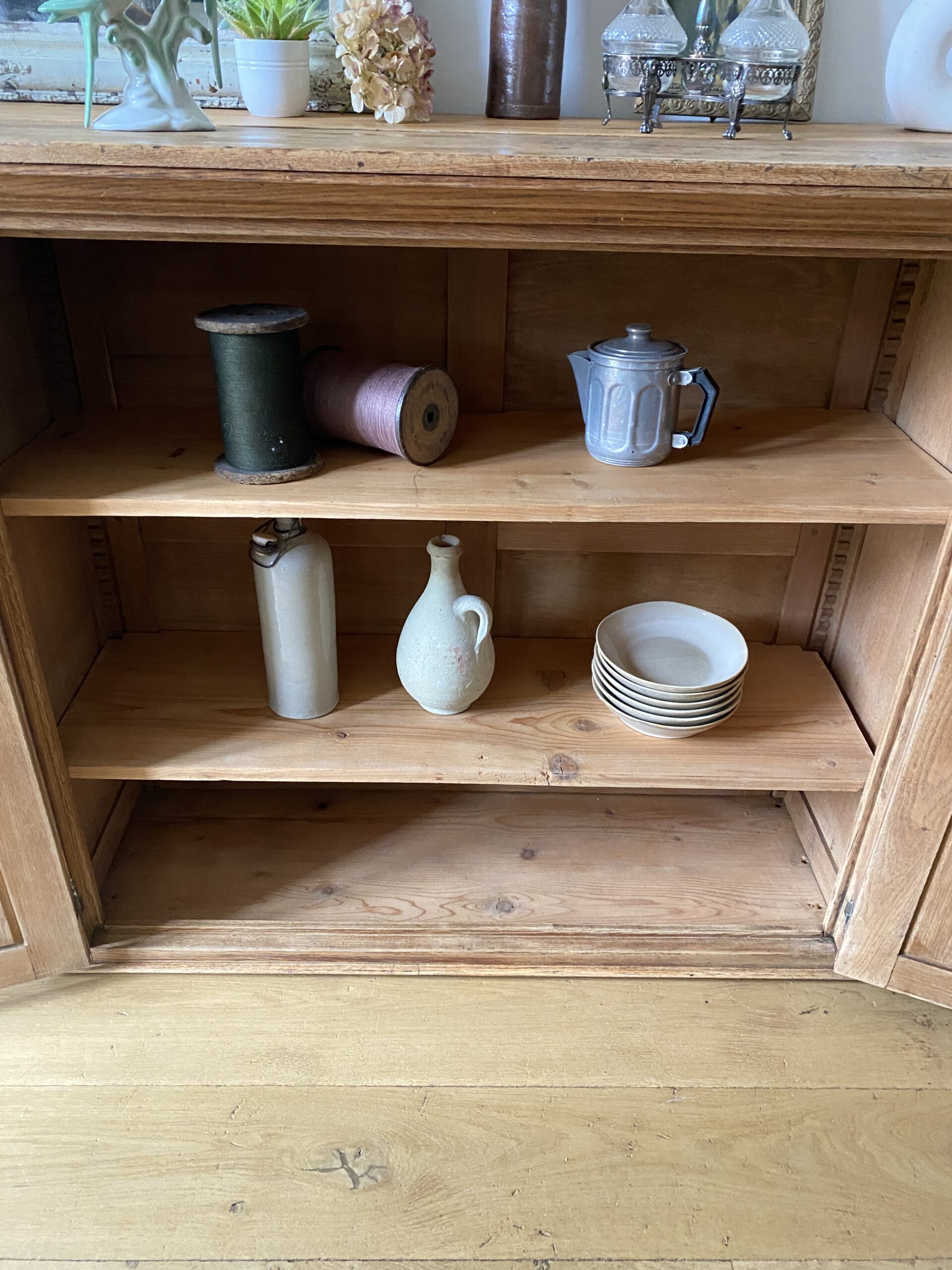 Buffet bas - haut de vaisselier