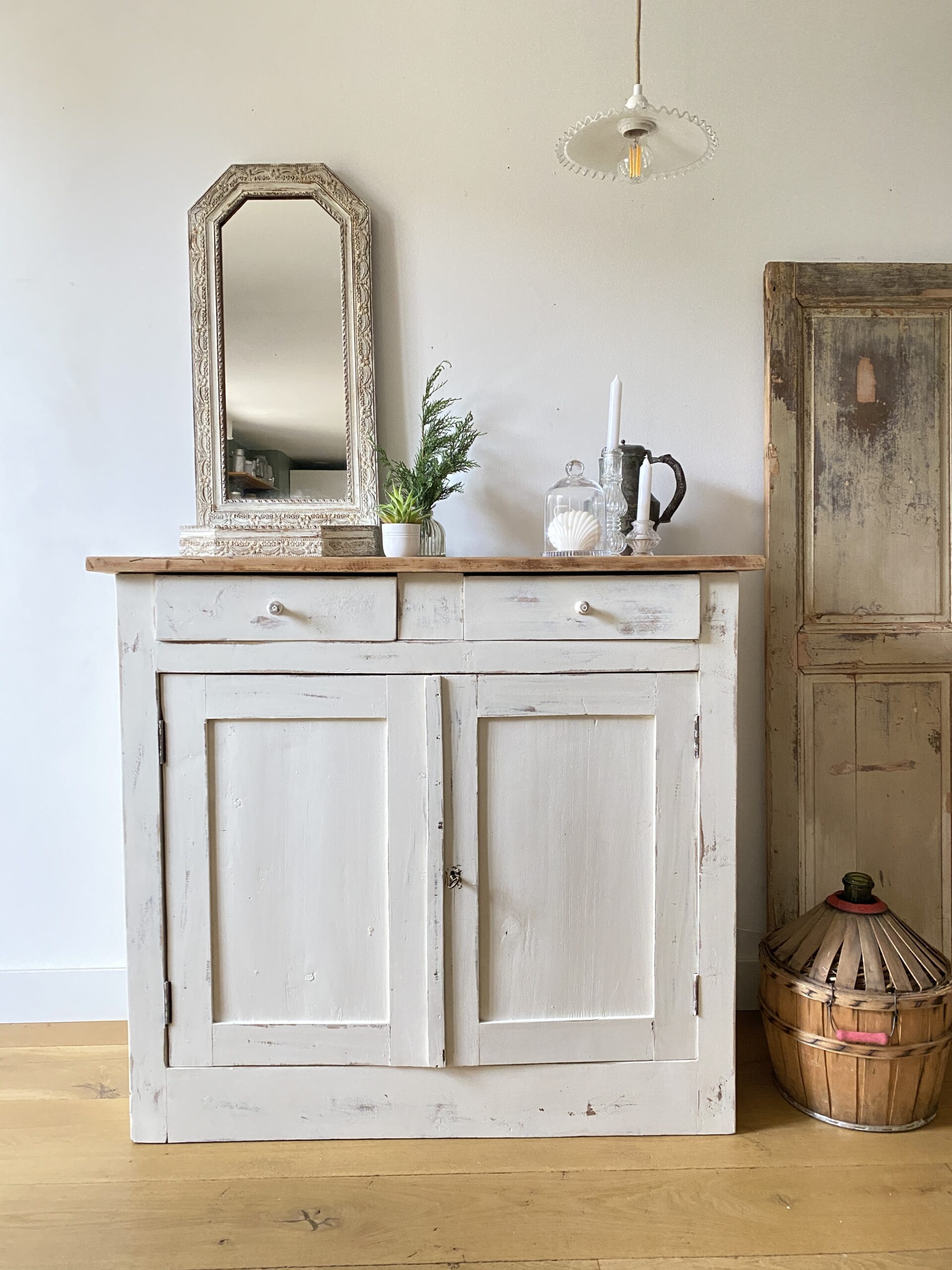 Buffet parisien patiné