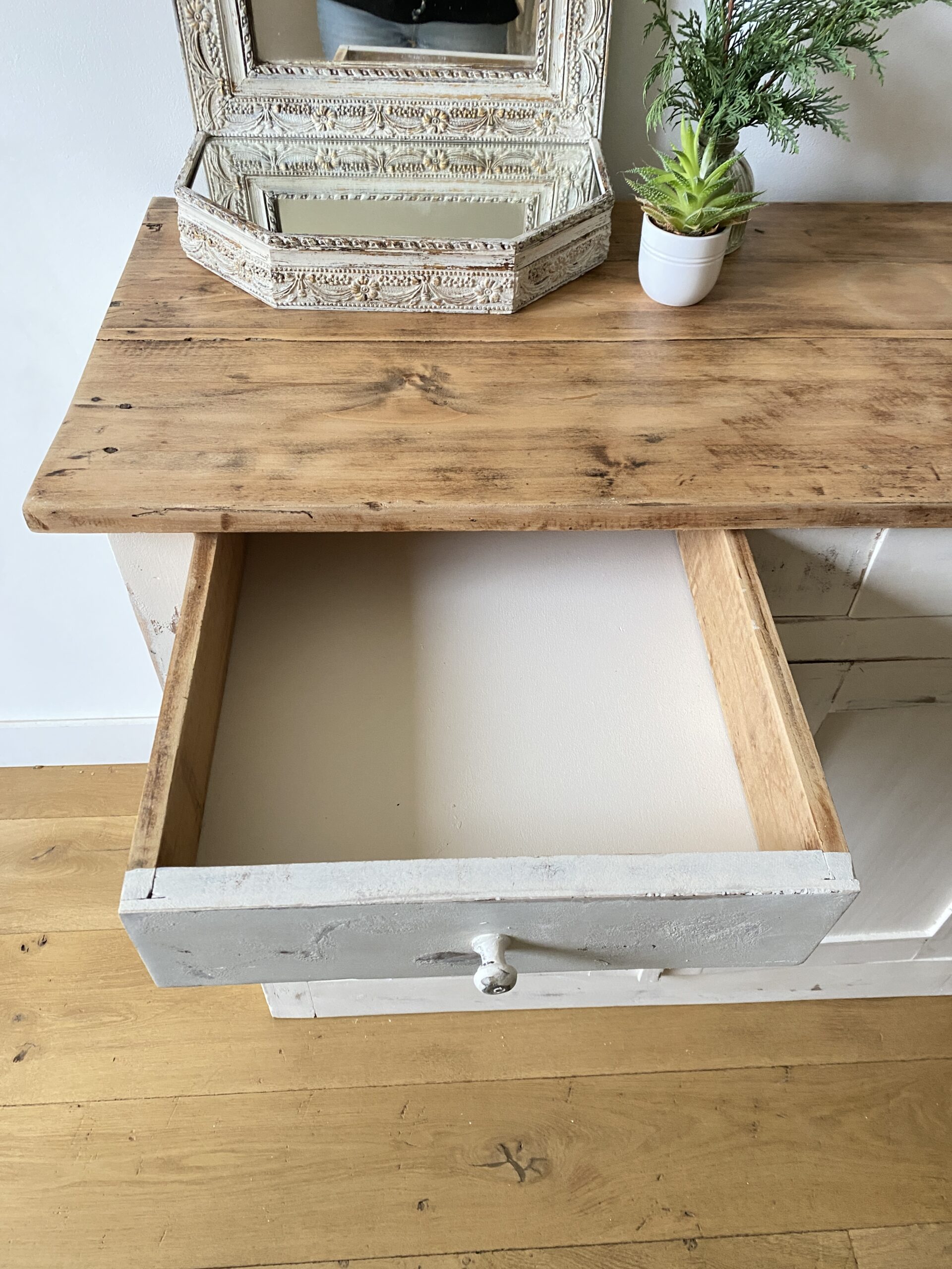 Buffet parisien patiné