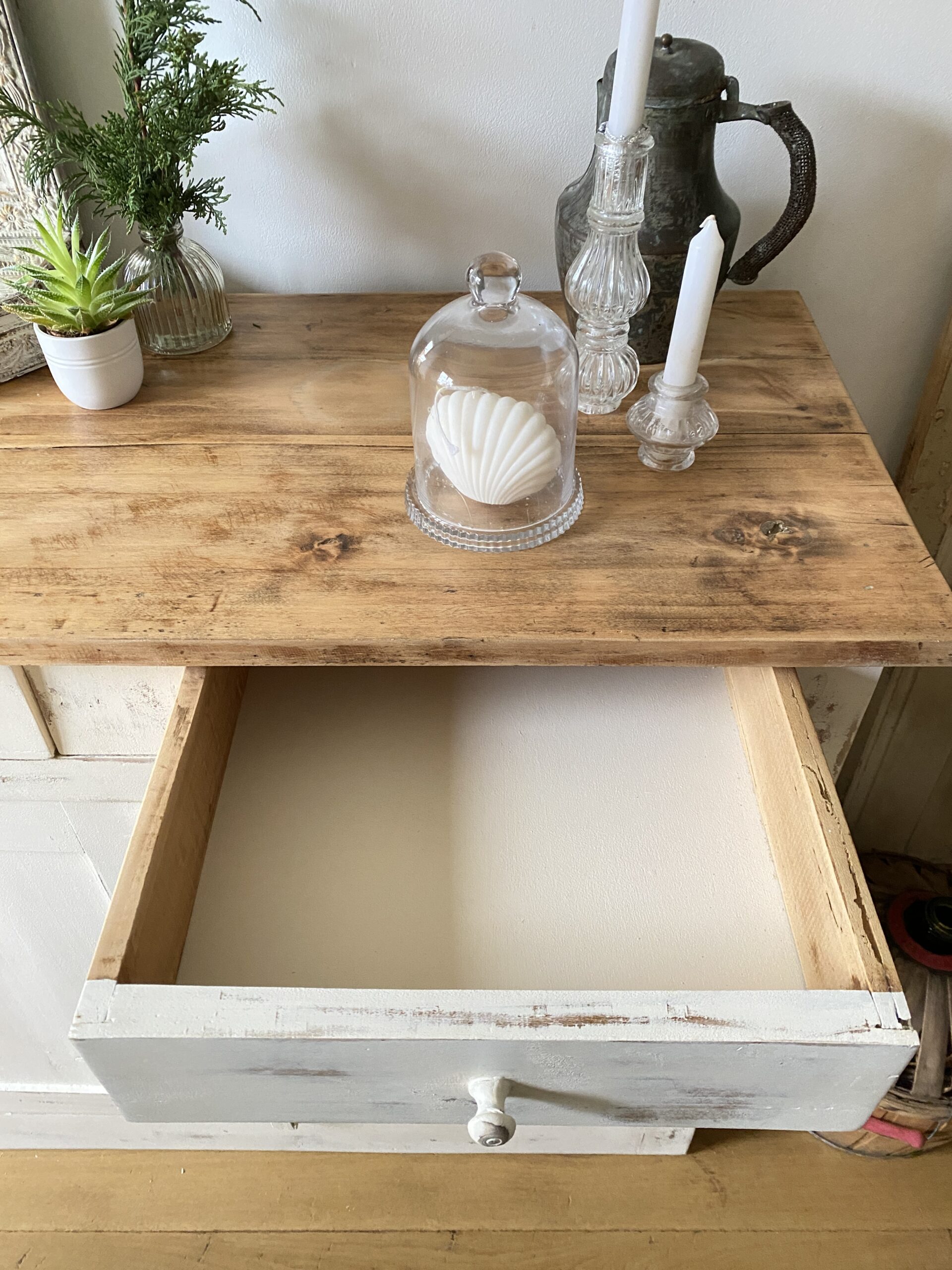 Buffet parisien patiné