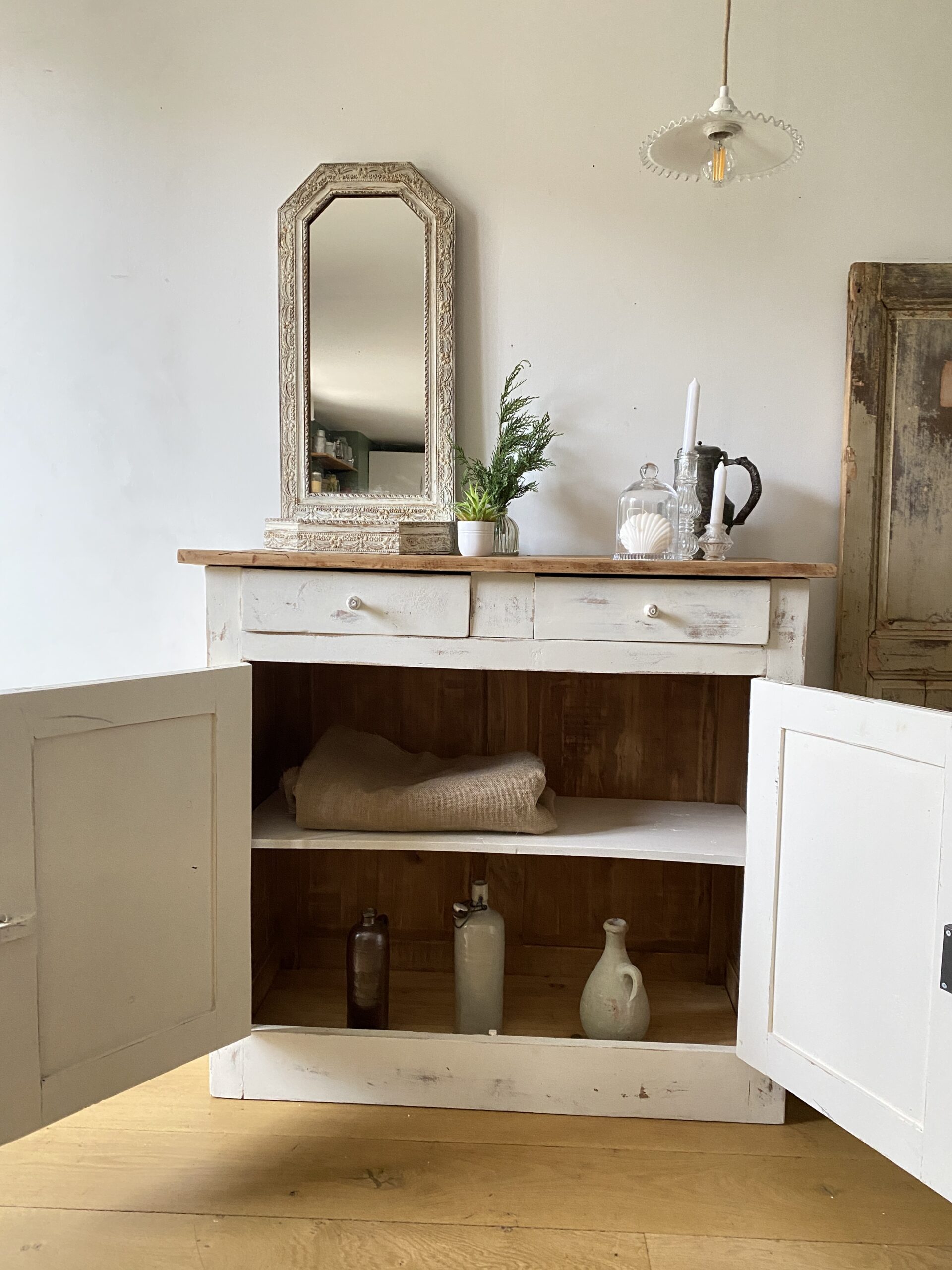 Buffet parisien patiné