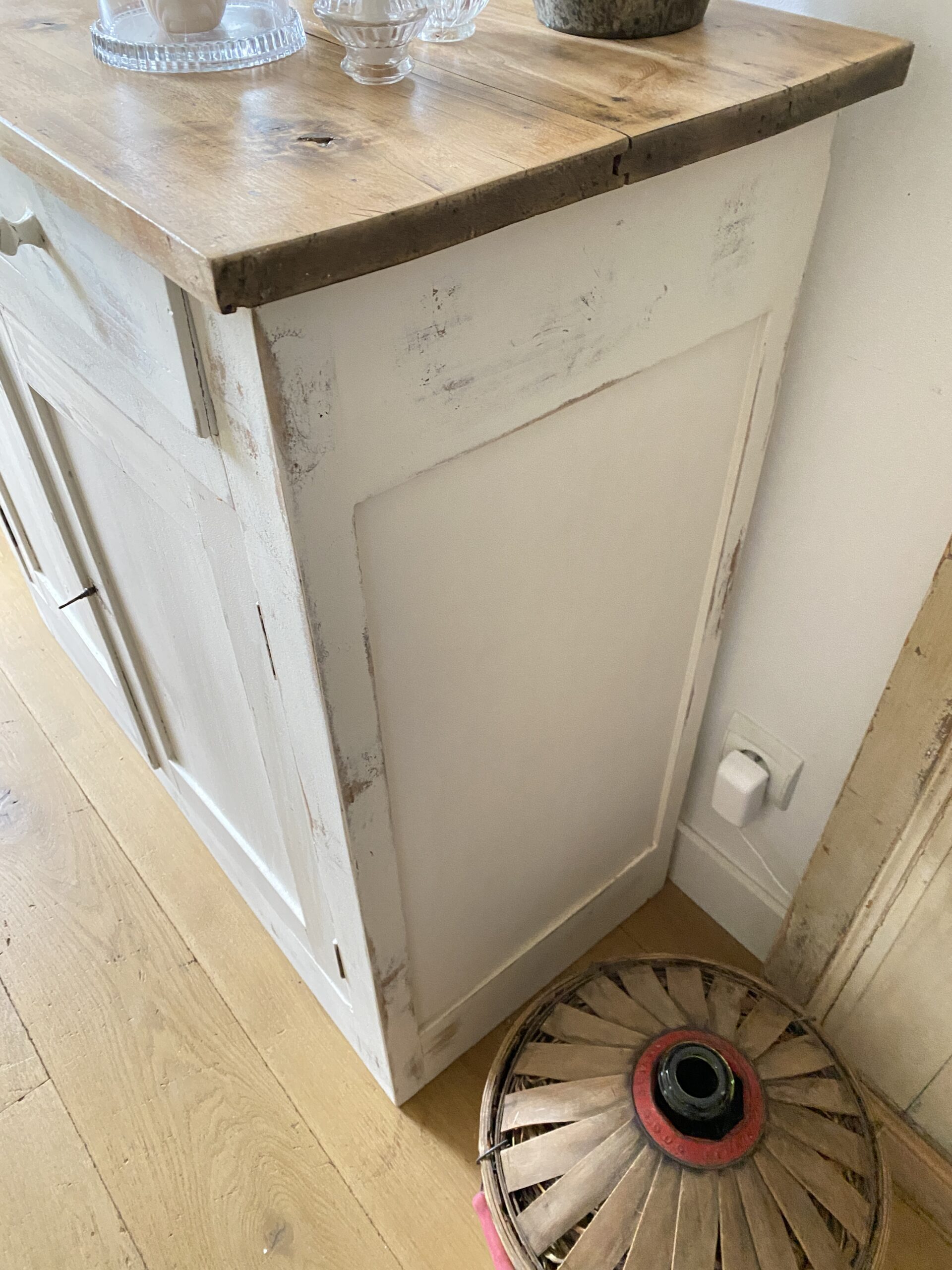 Buffet parisien patiné