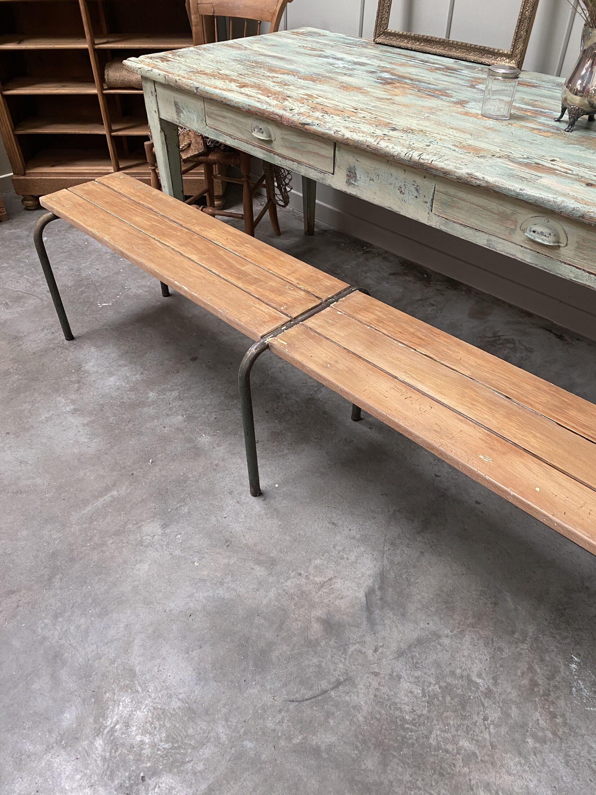 Banc d'école patiné