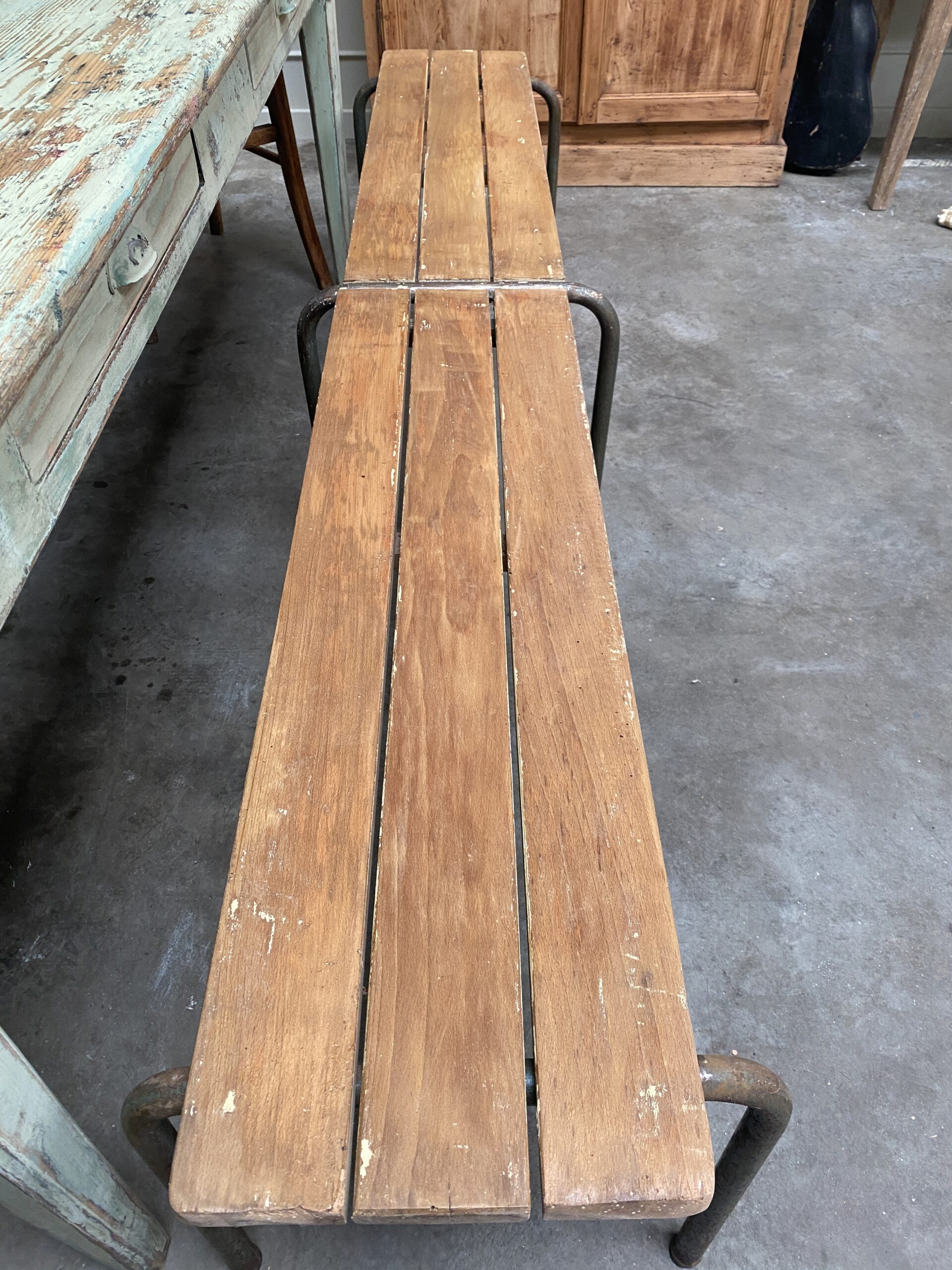 Banc d'école patiné