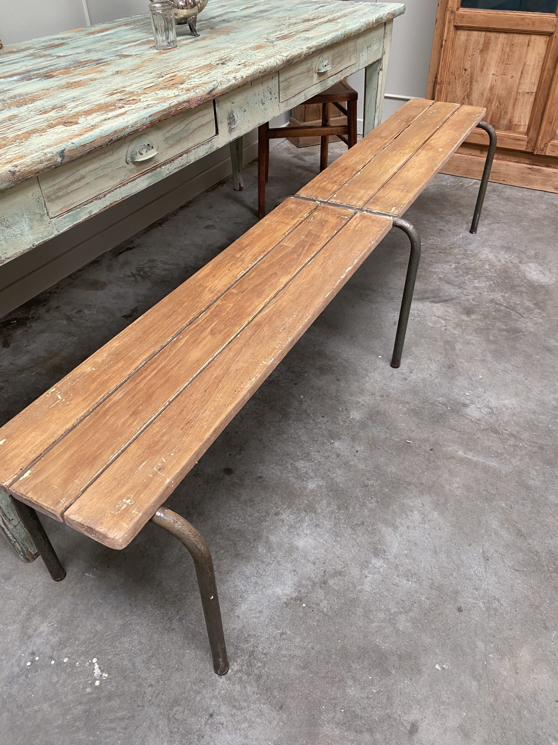 Banc d'école patiné