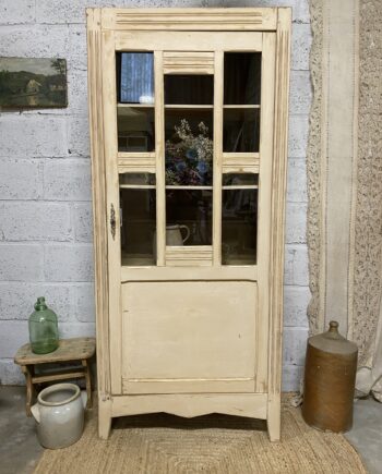 Armoire vitrée patinée