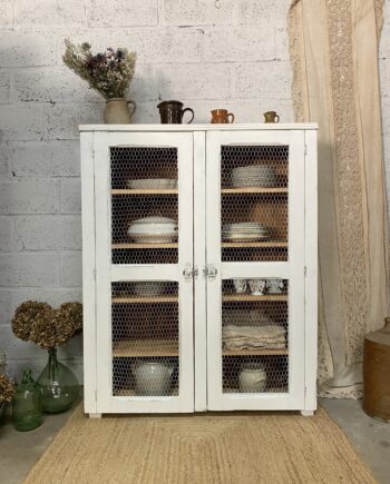 Grand placard grillagé