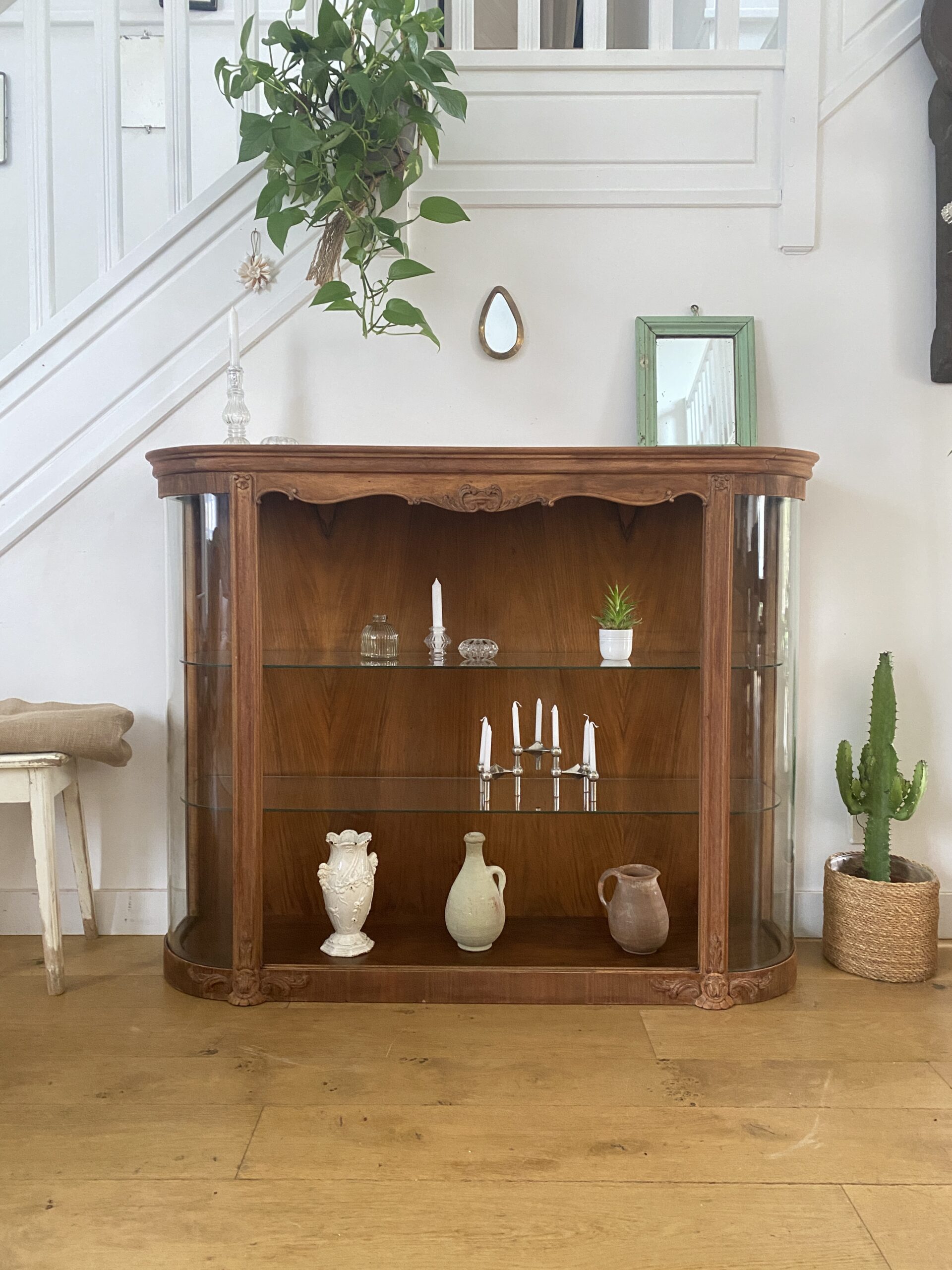 Vitrine en verre bombé