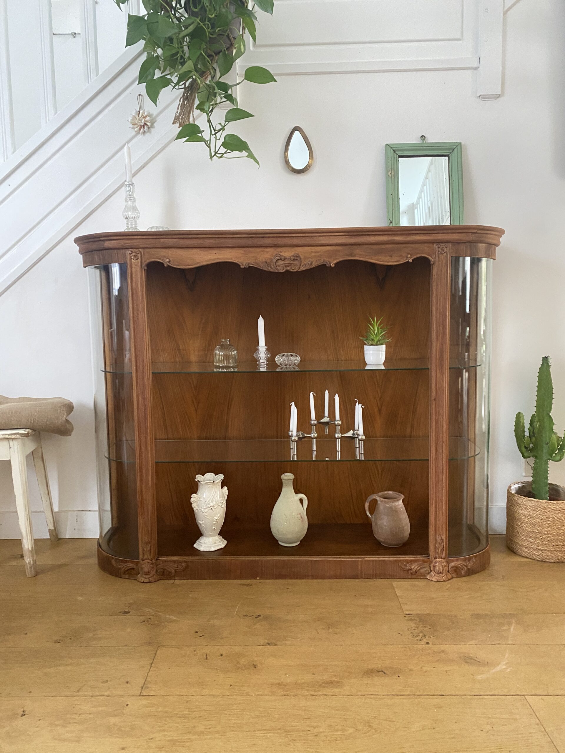 Vitrine en verre bombé