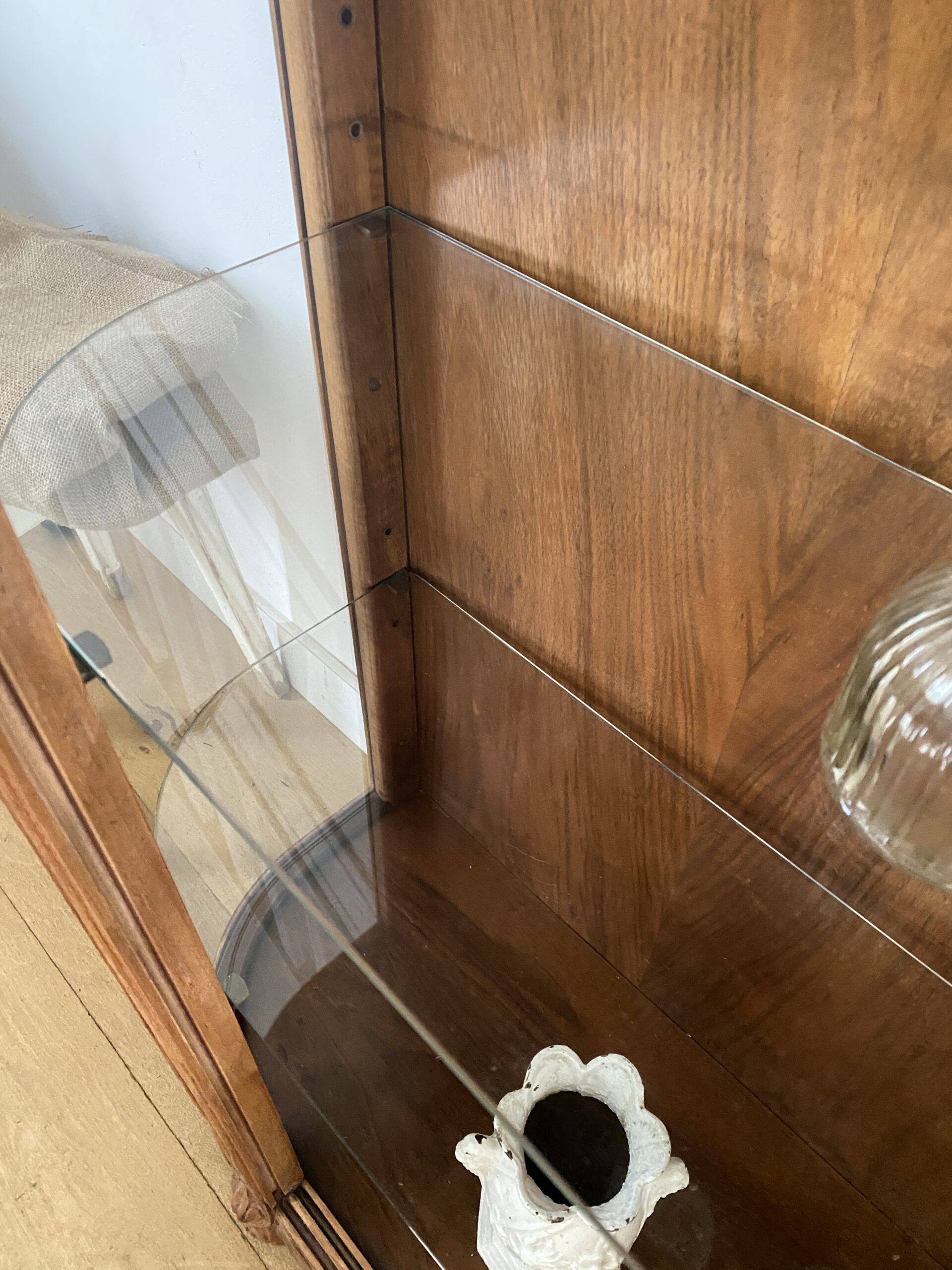 Vitrine en verre bombé