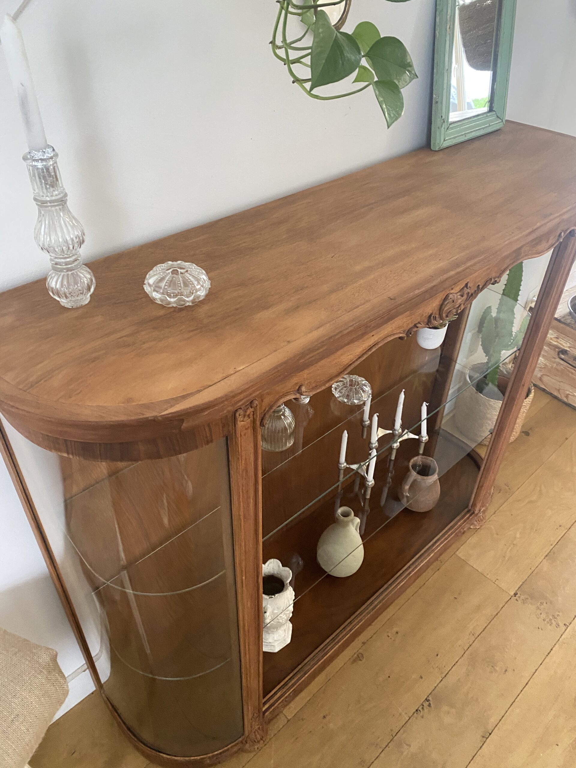 Vitrine en verre bombé