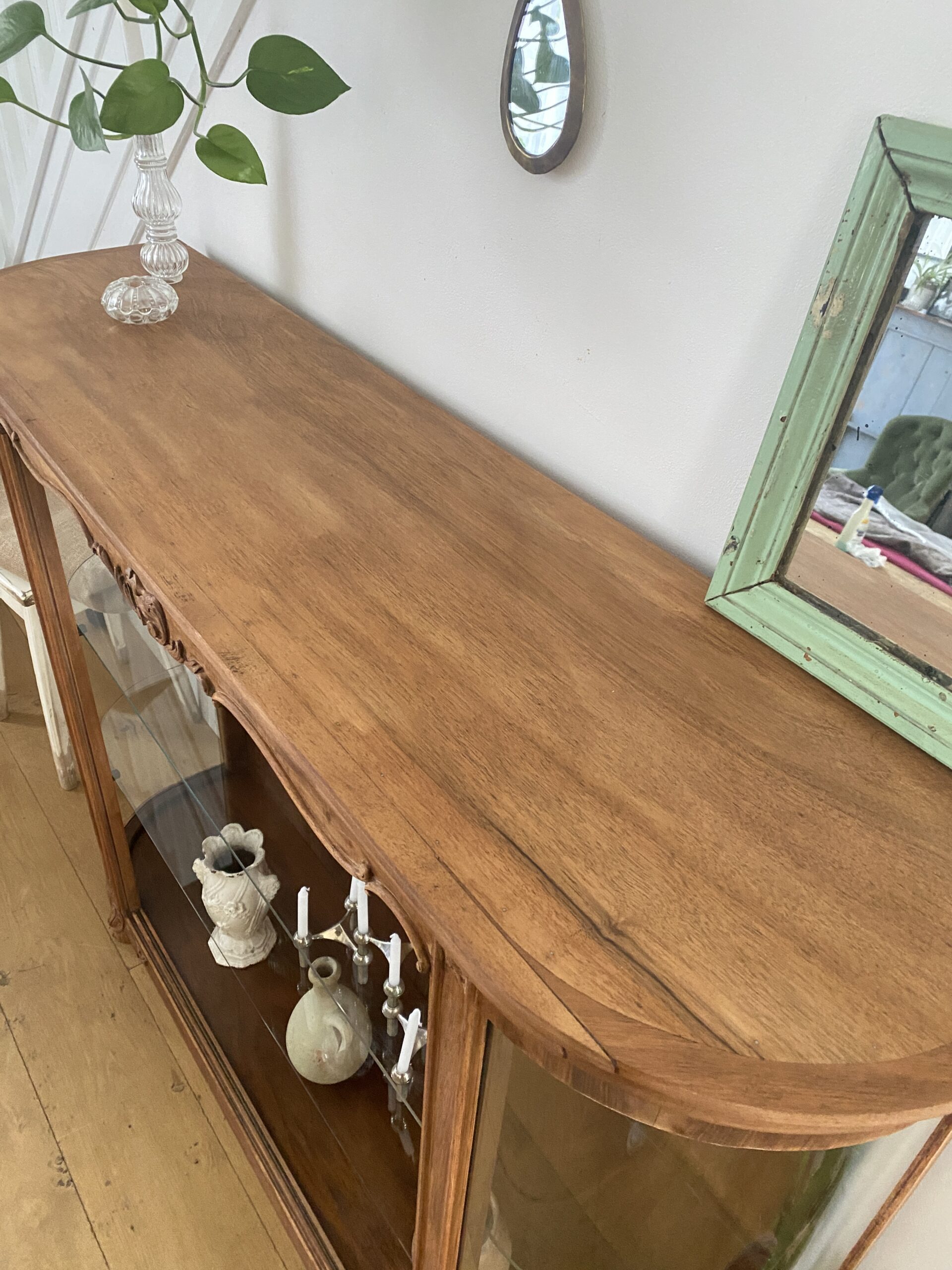 Vitrine en verre bombé