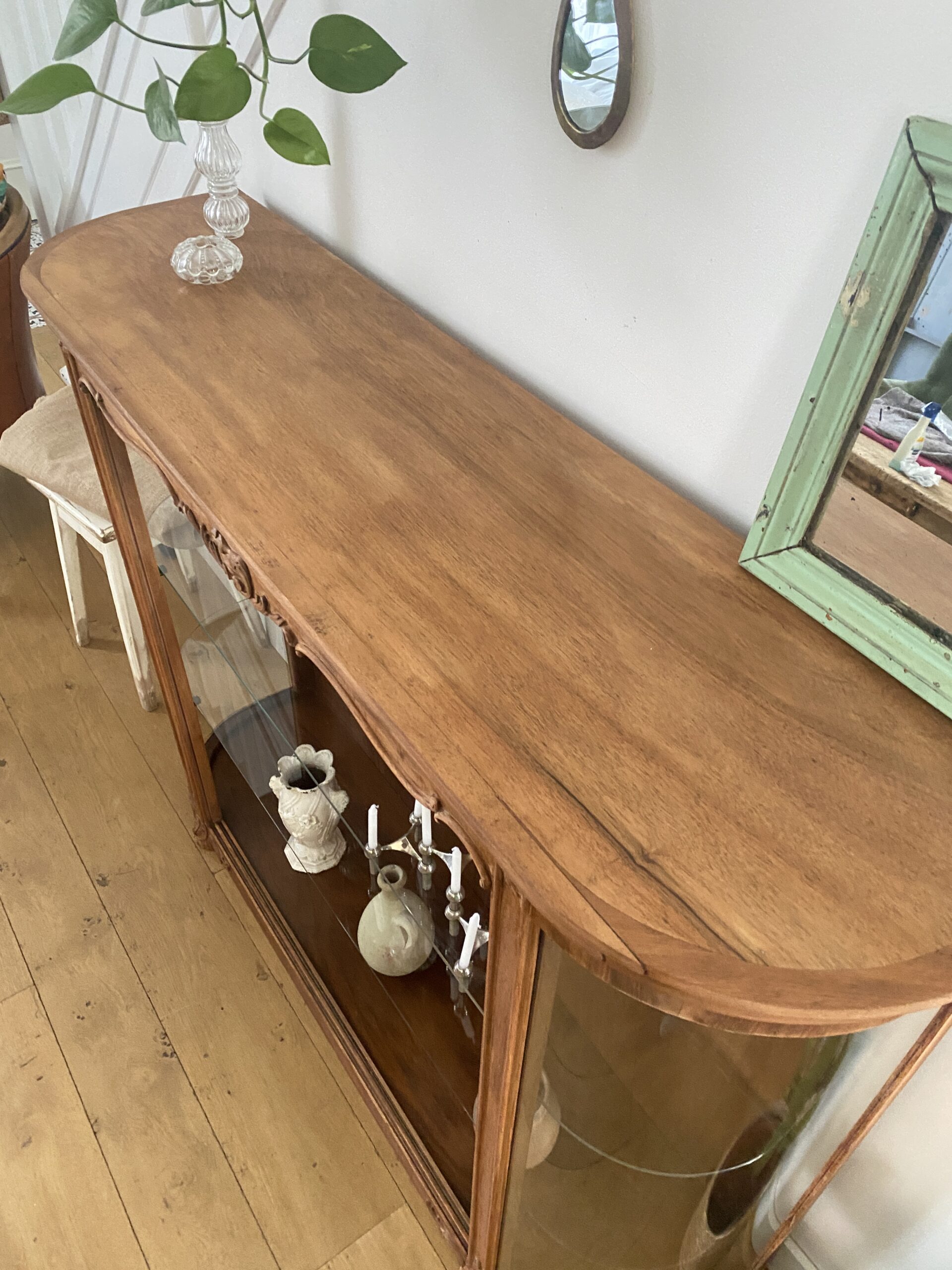 Vitrine en verre bombé