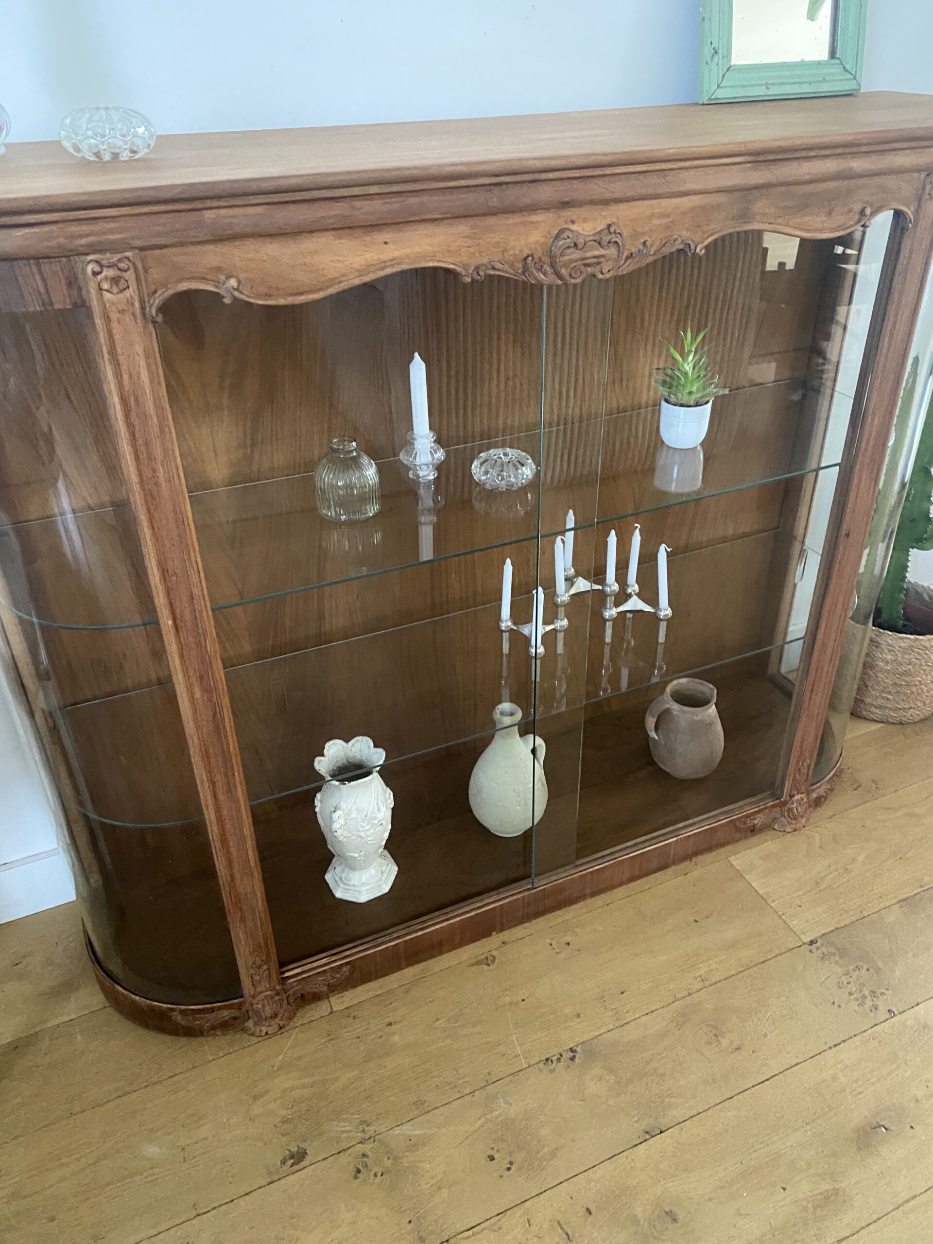 Vitrine en verre bombé
