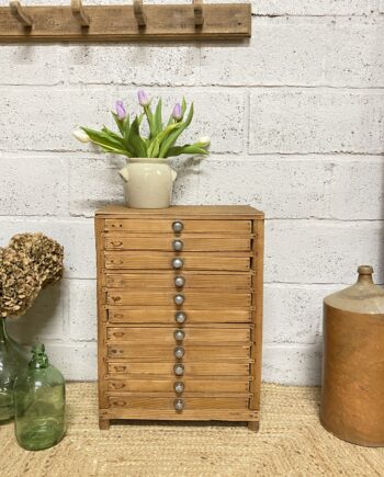 Petit meuble d'atelier