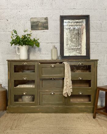 Grainetier ancien, enfilade patinée