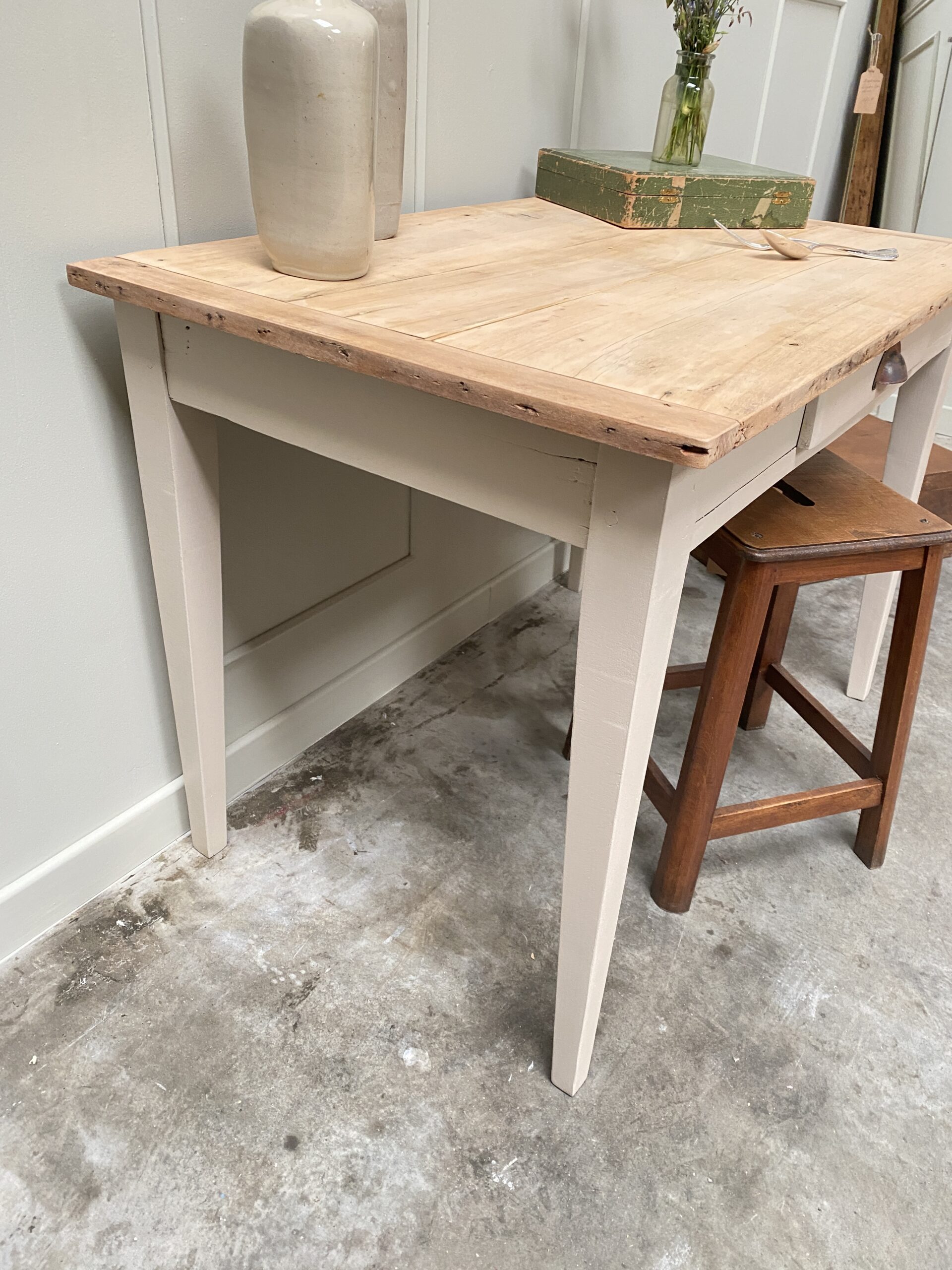 Petite table de ferme ou bureau