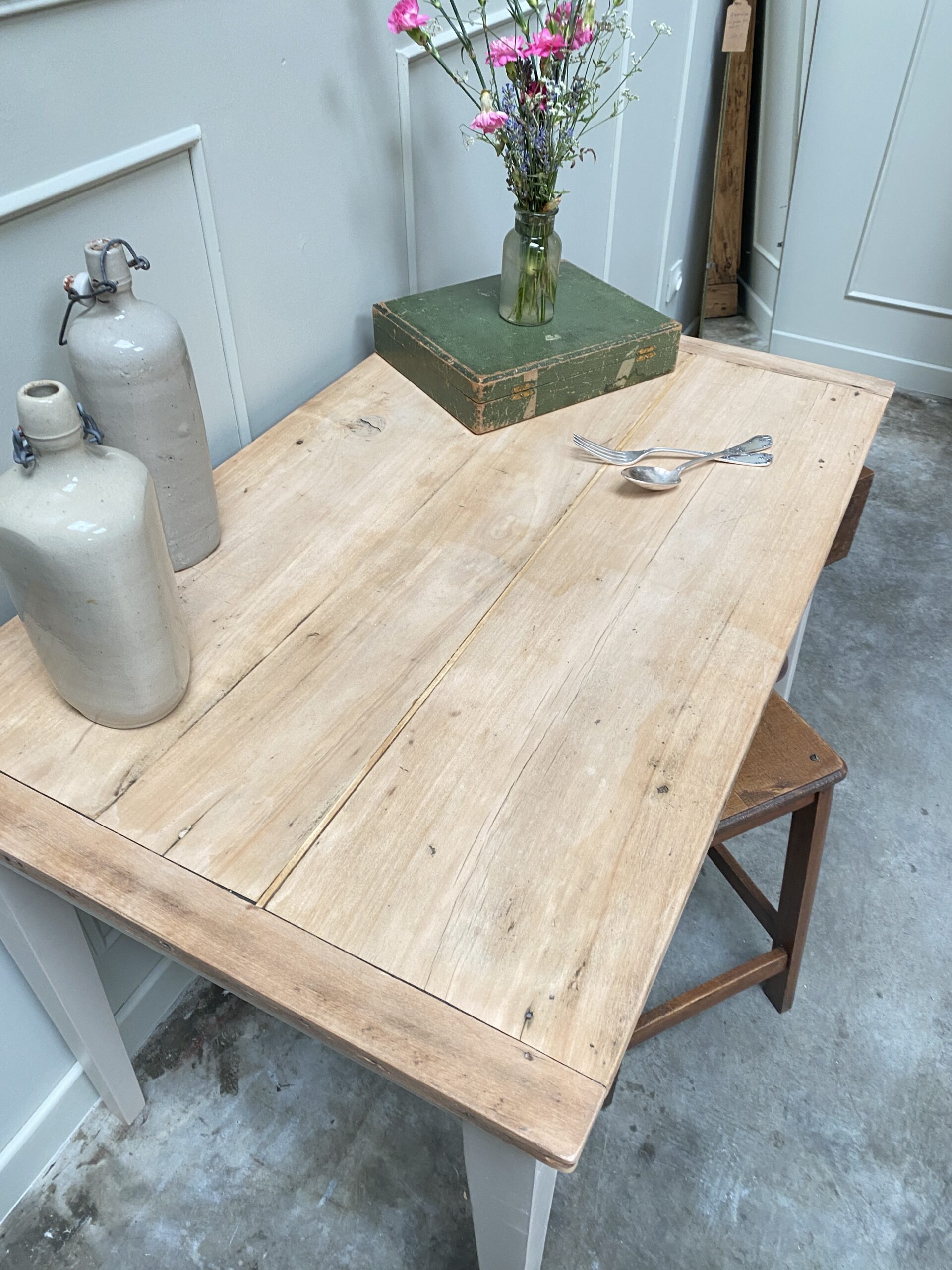 Petite table de ferme ou bureau
