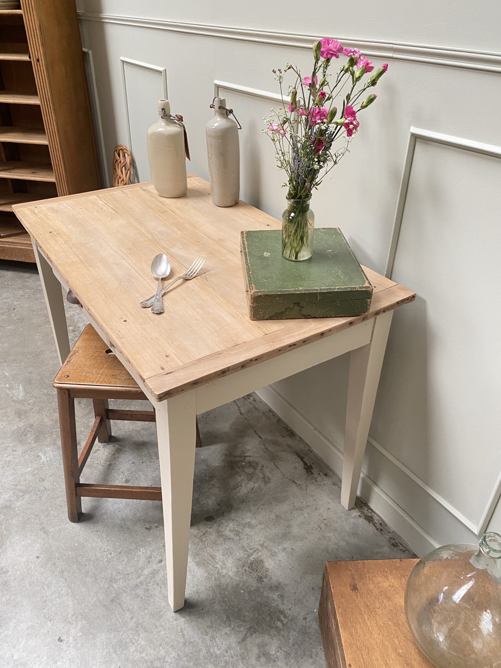 Petite table de ferme ou bureau