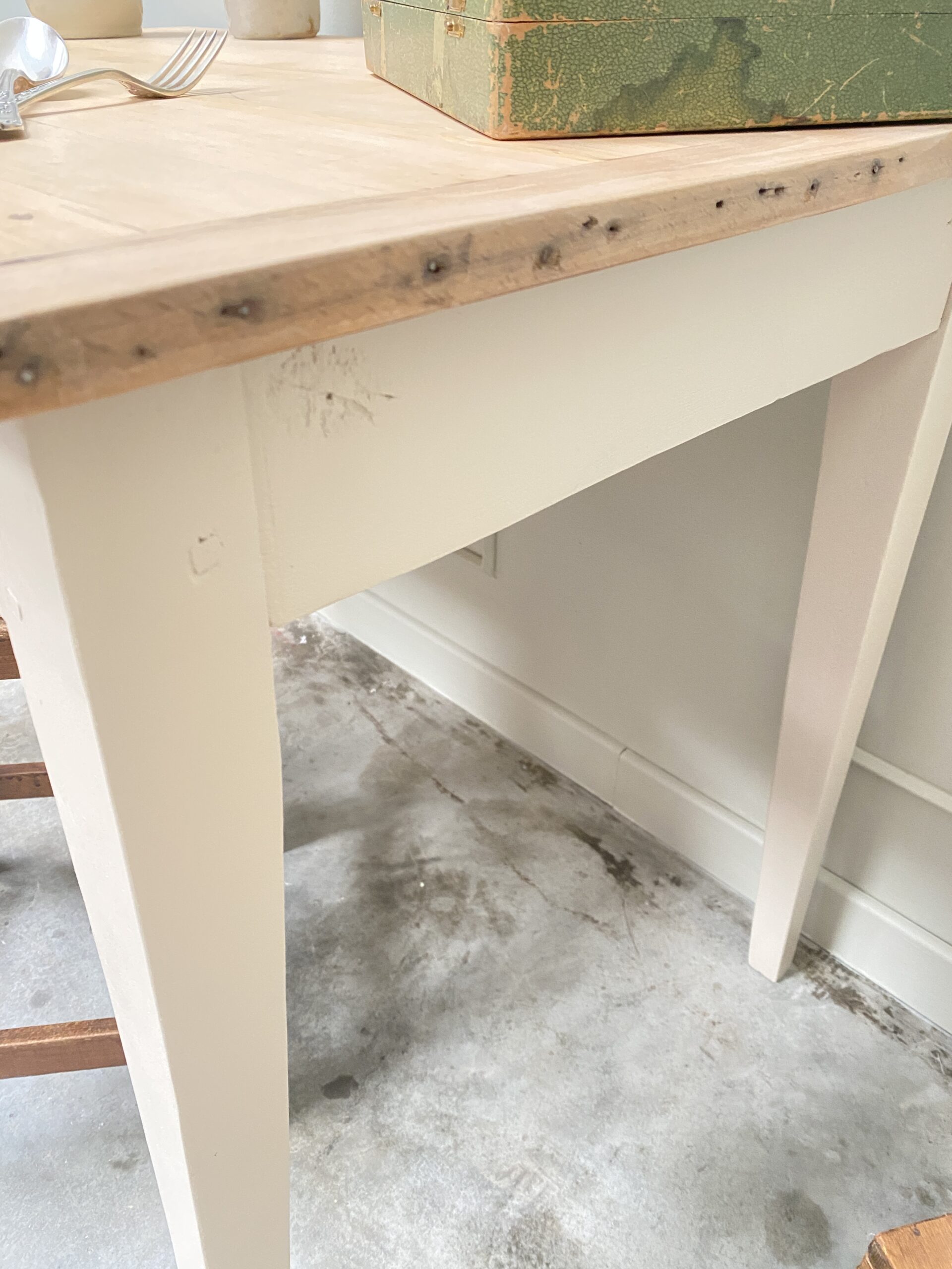 Petite table de ferme ou bureau