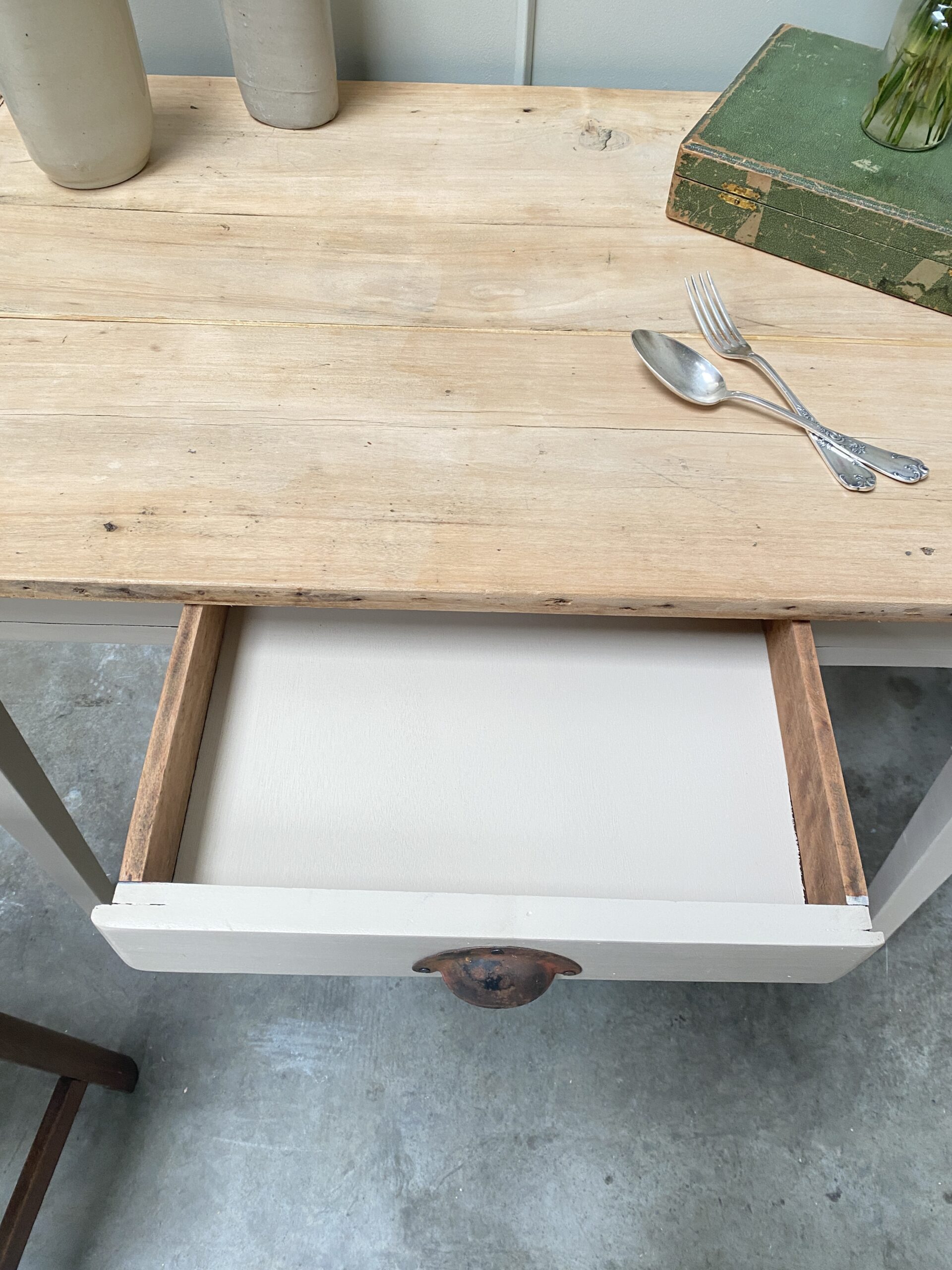 Petite table de ferme ou bureau