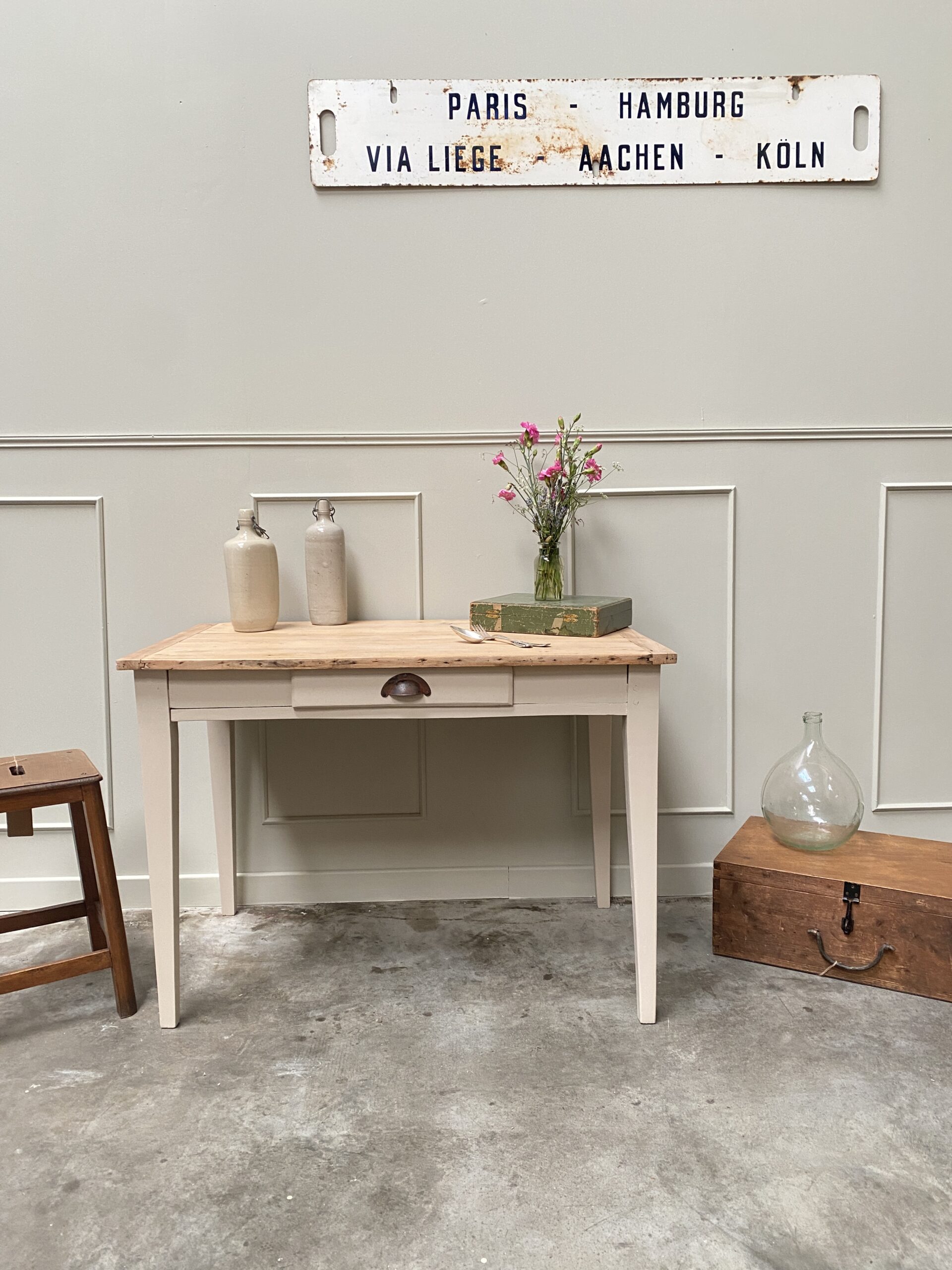 Petite table de ferme ou bureau