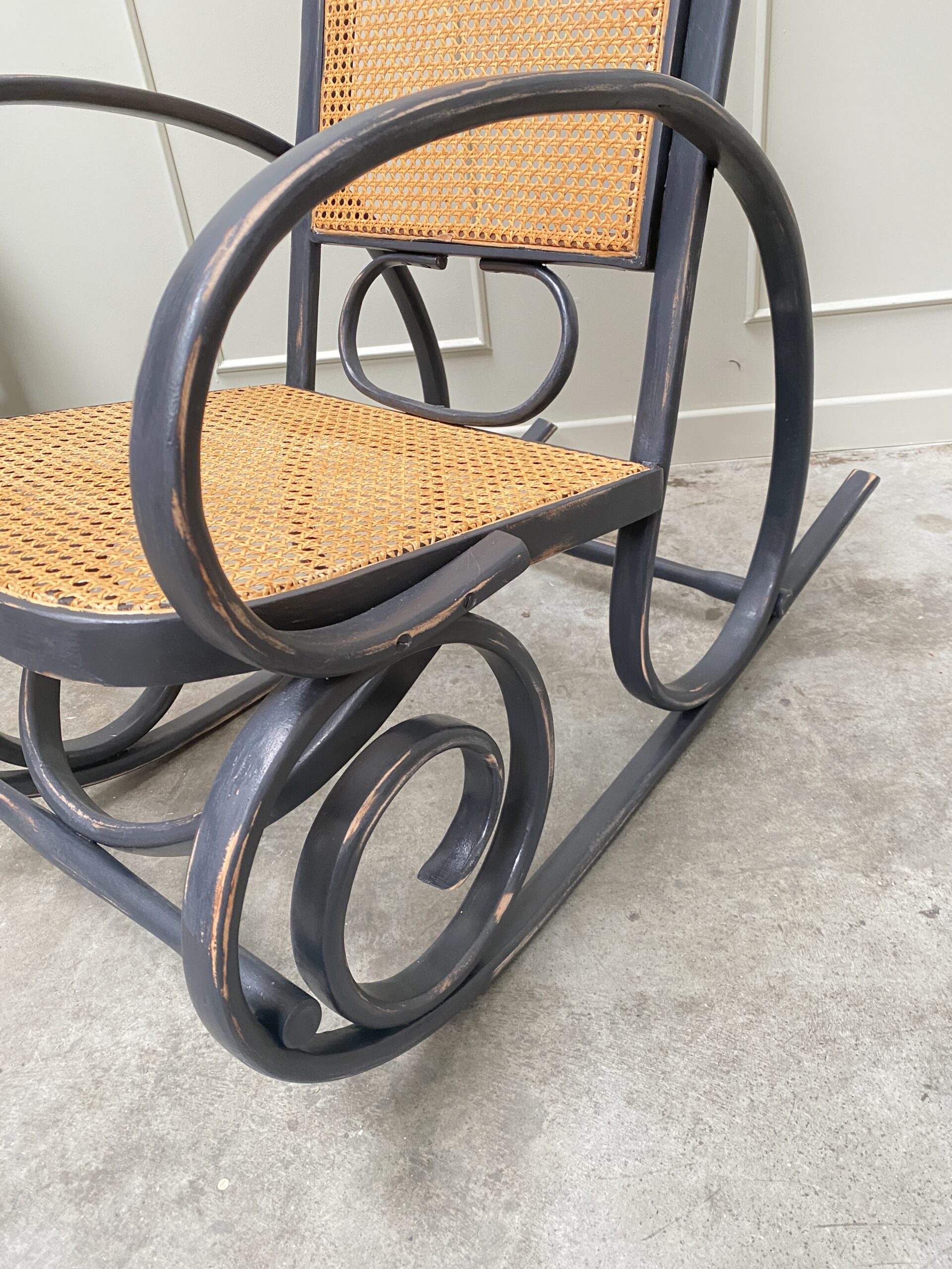 Rocking chair en cannage