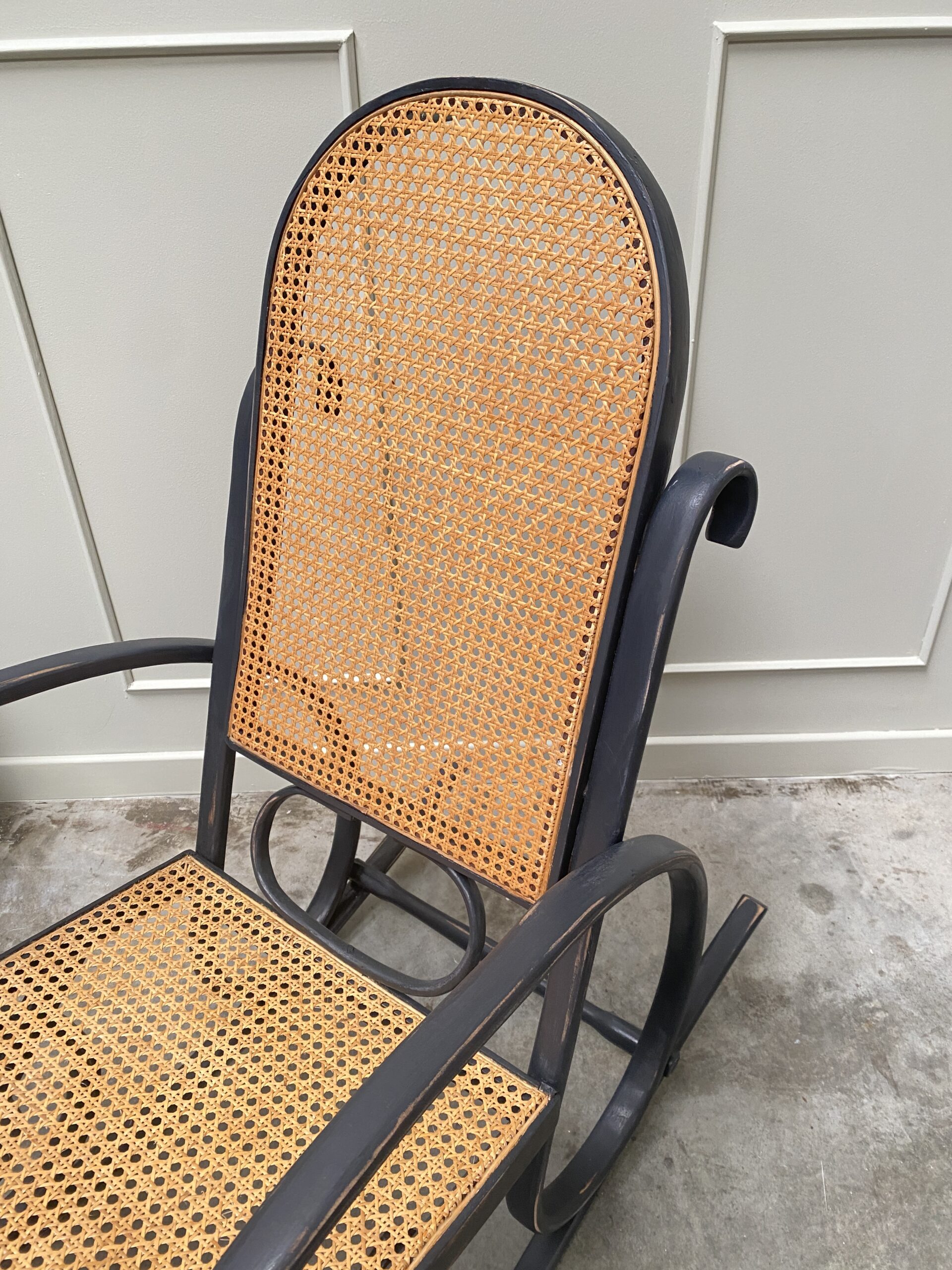 Rocking chair en cannage