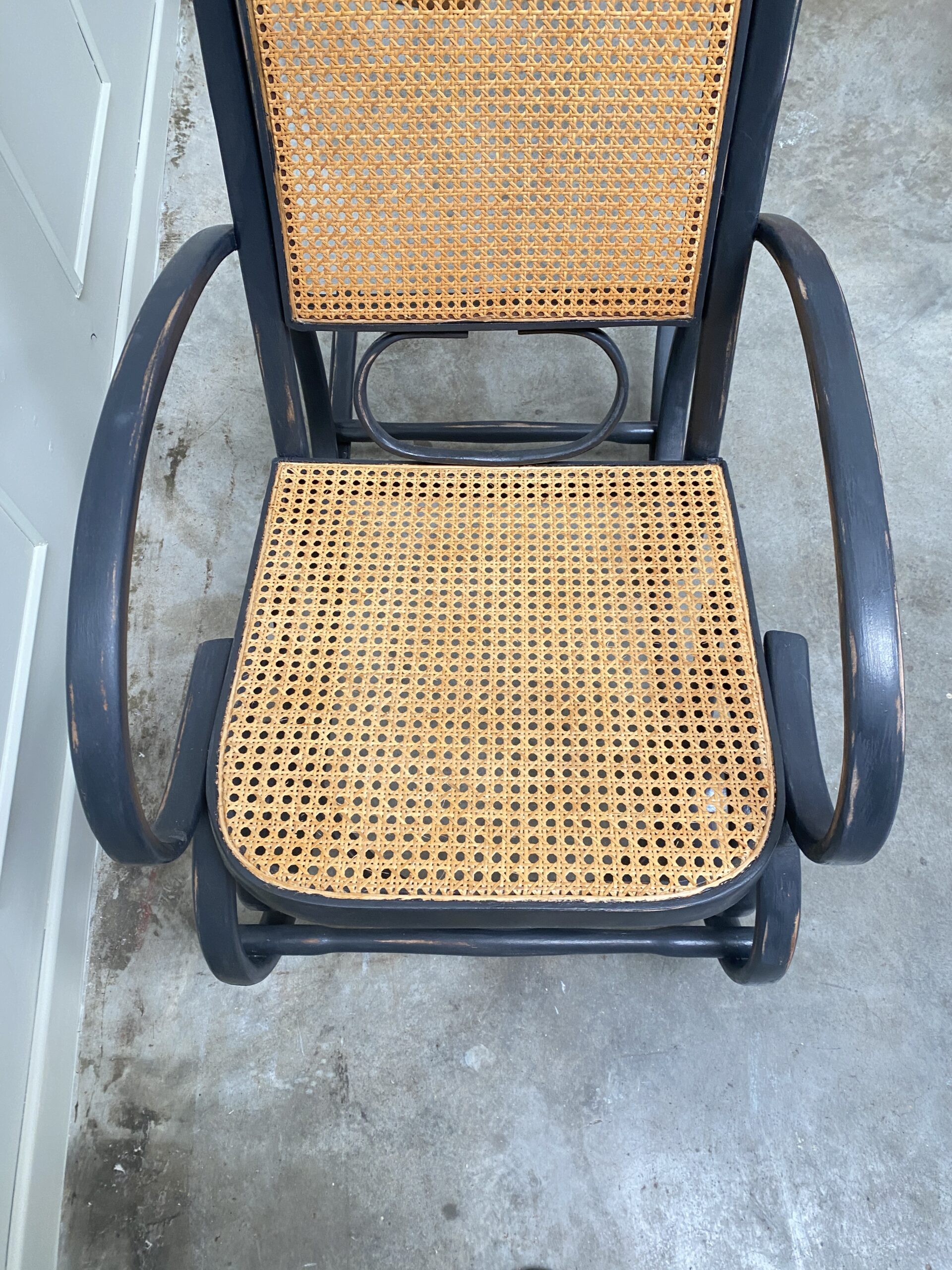 Rocking chair en cannage