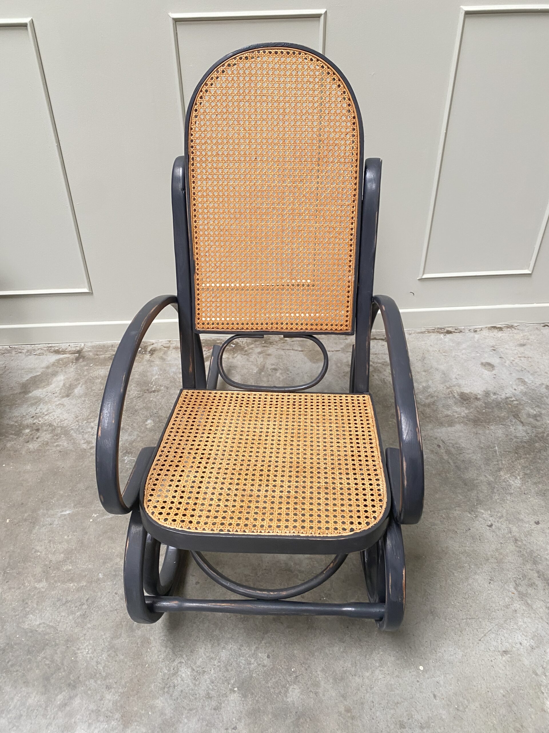 Rocking chair en cannage