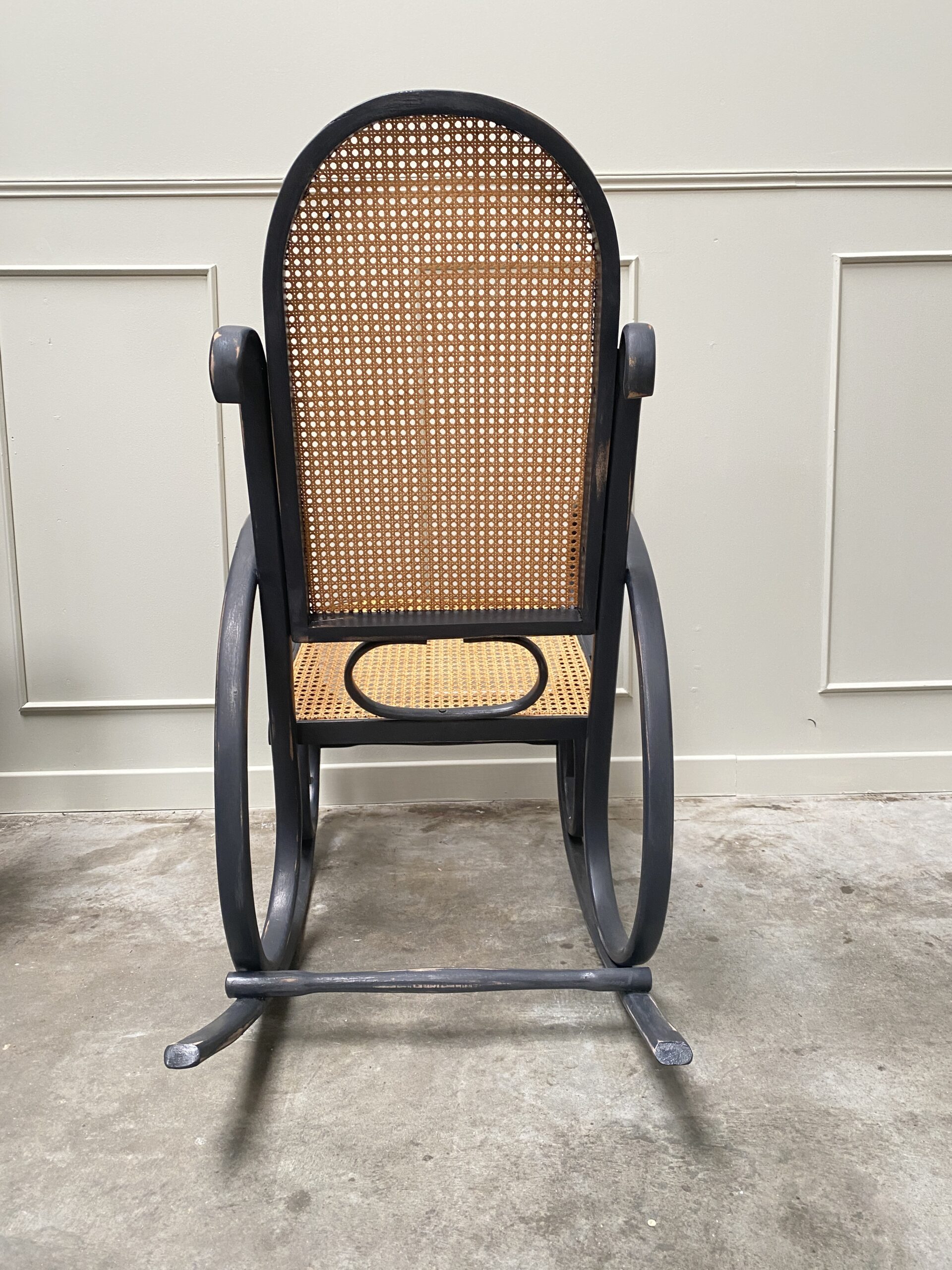 Rocking chair en cannage