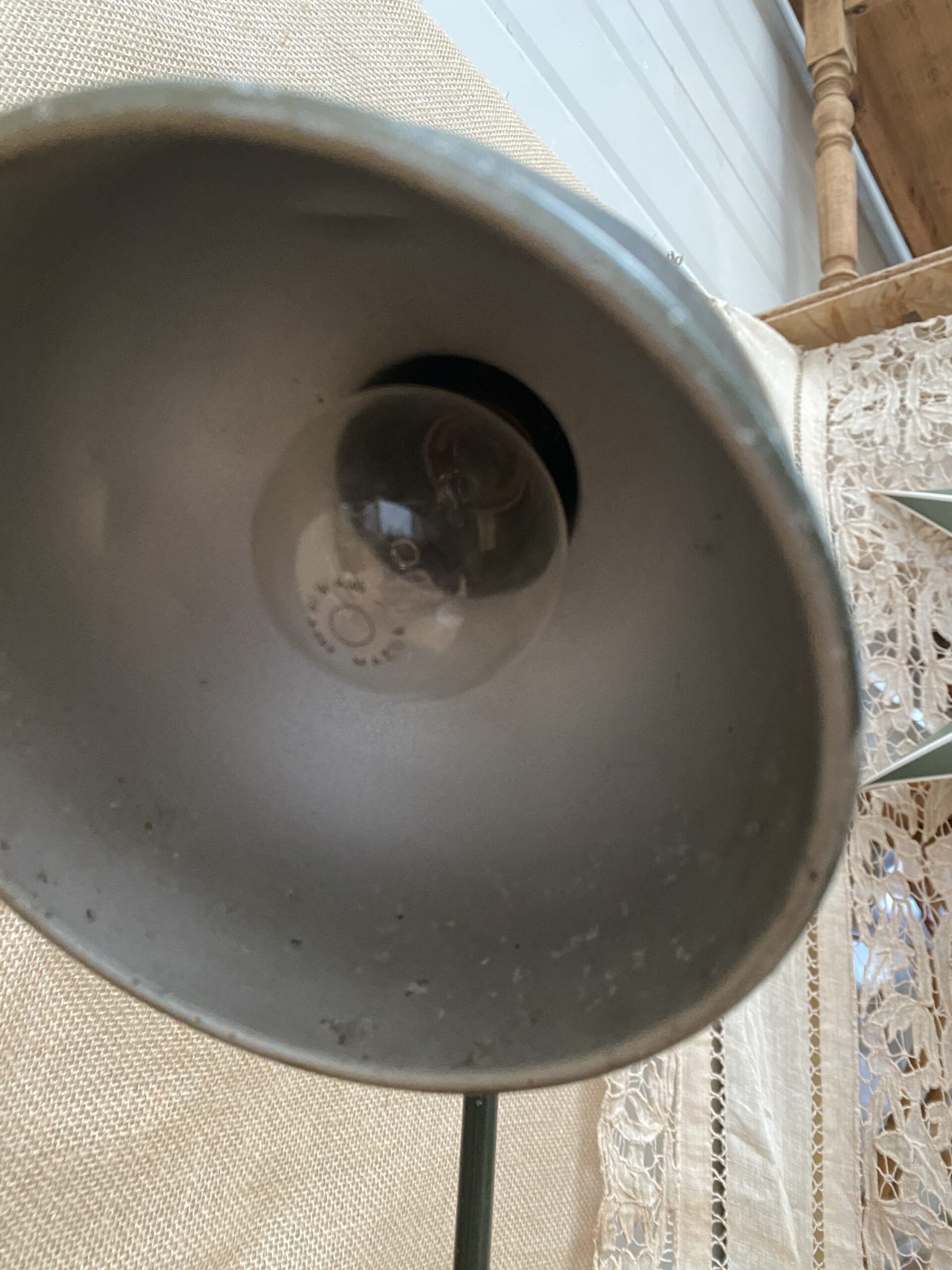 Lampe industrielle kaki