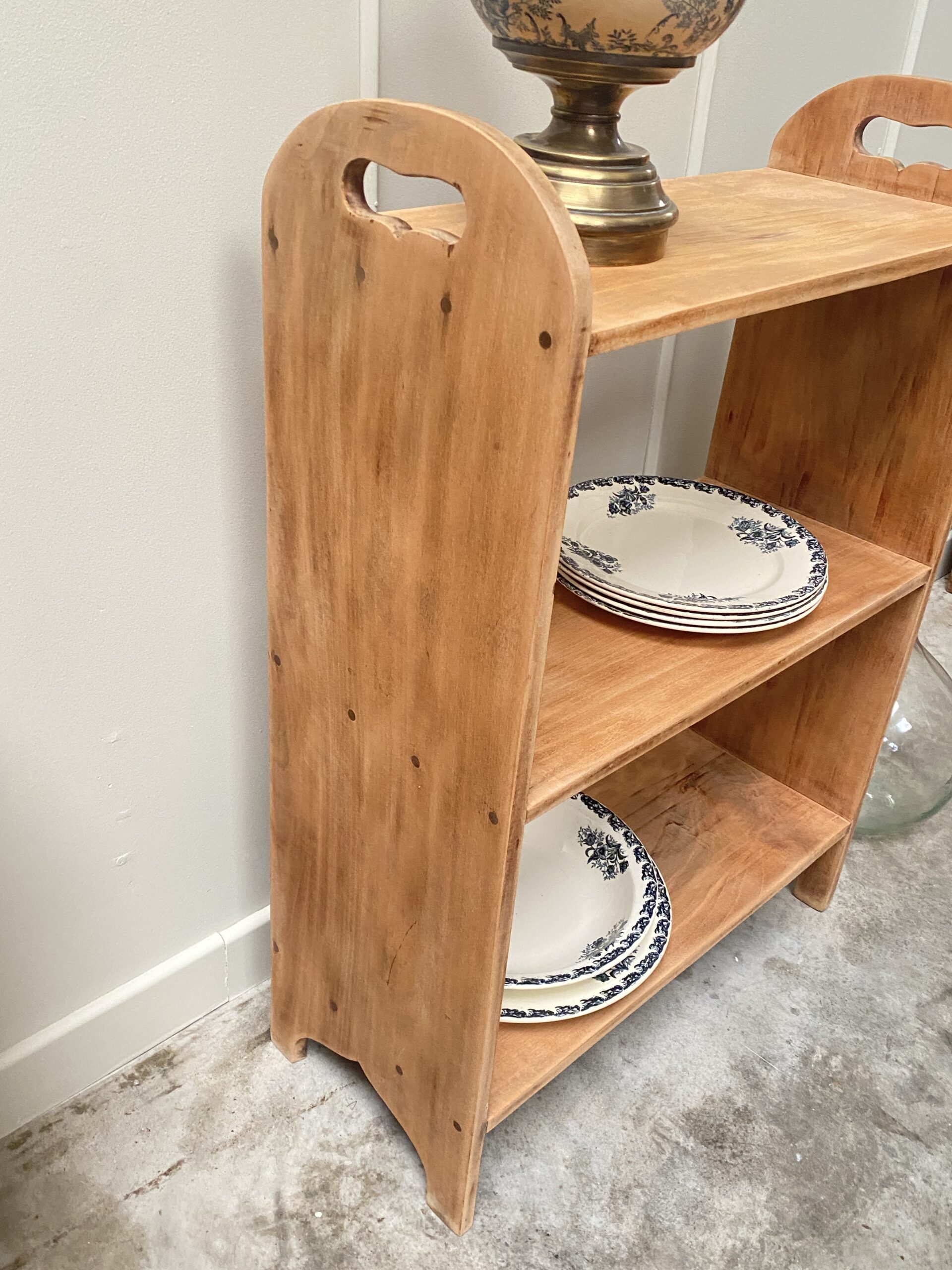 Petite étagère bois massif
