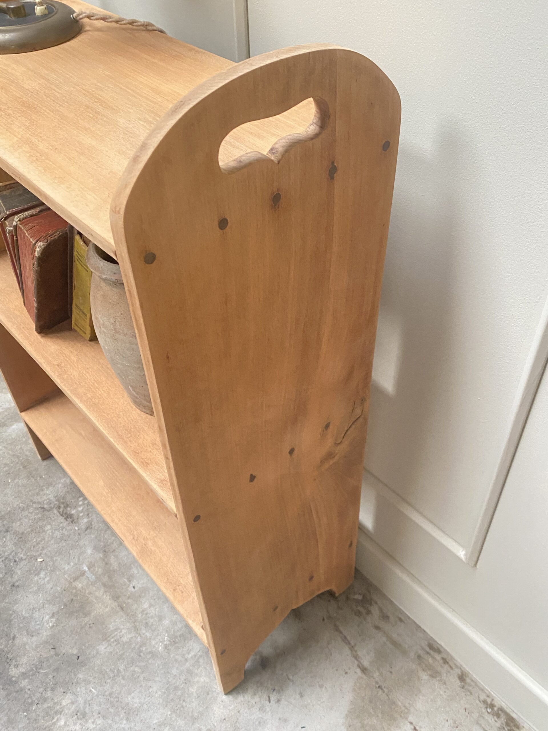 Petite étagère bois massif