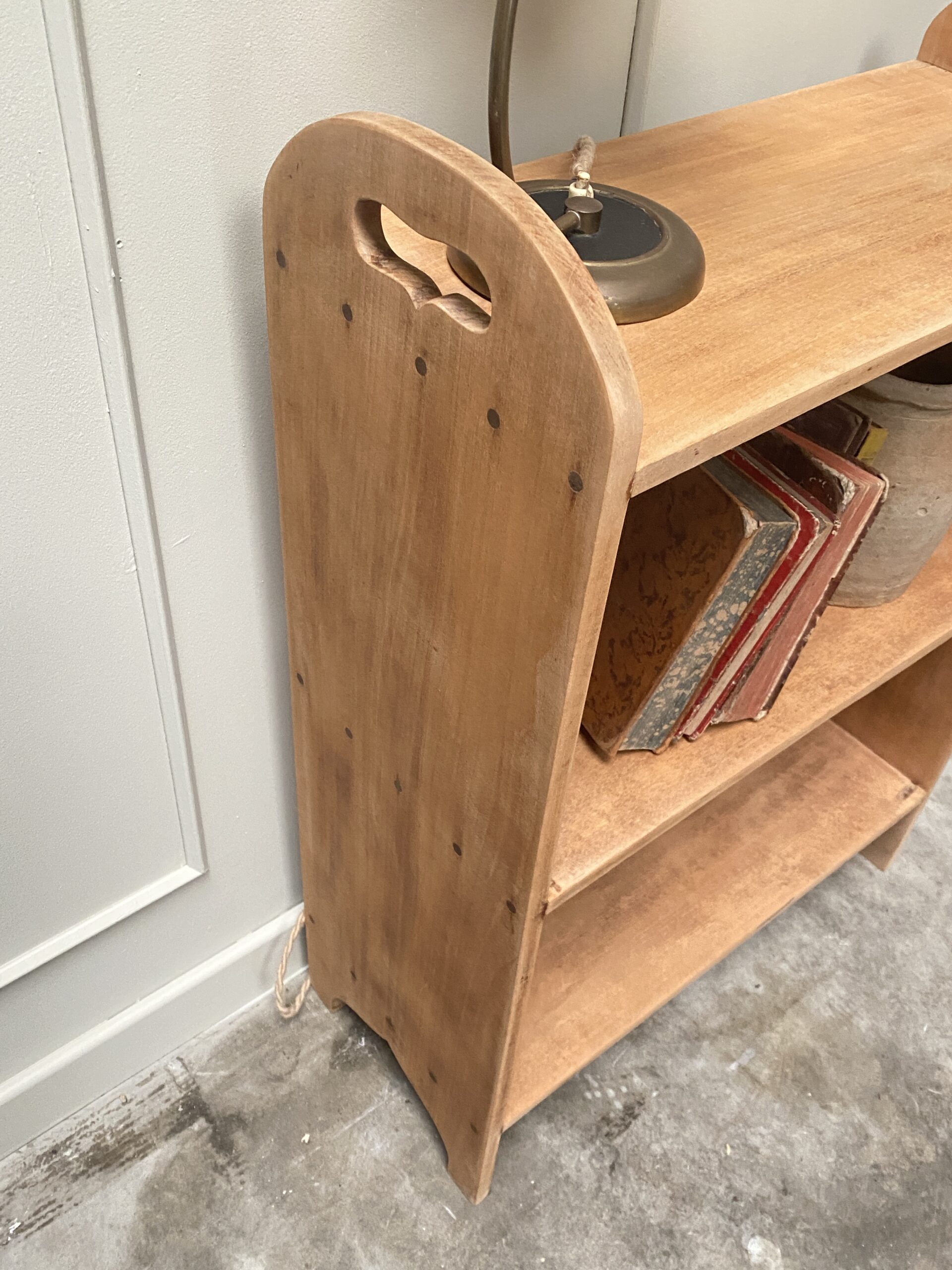 Petite étagère bois massif