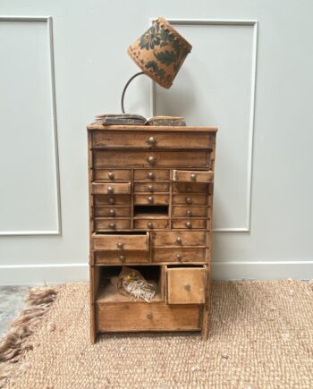 Petit meuble d'horloger