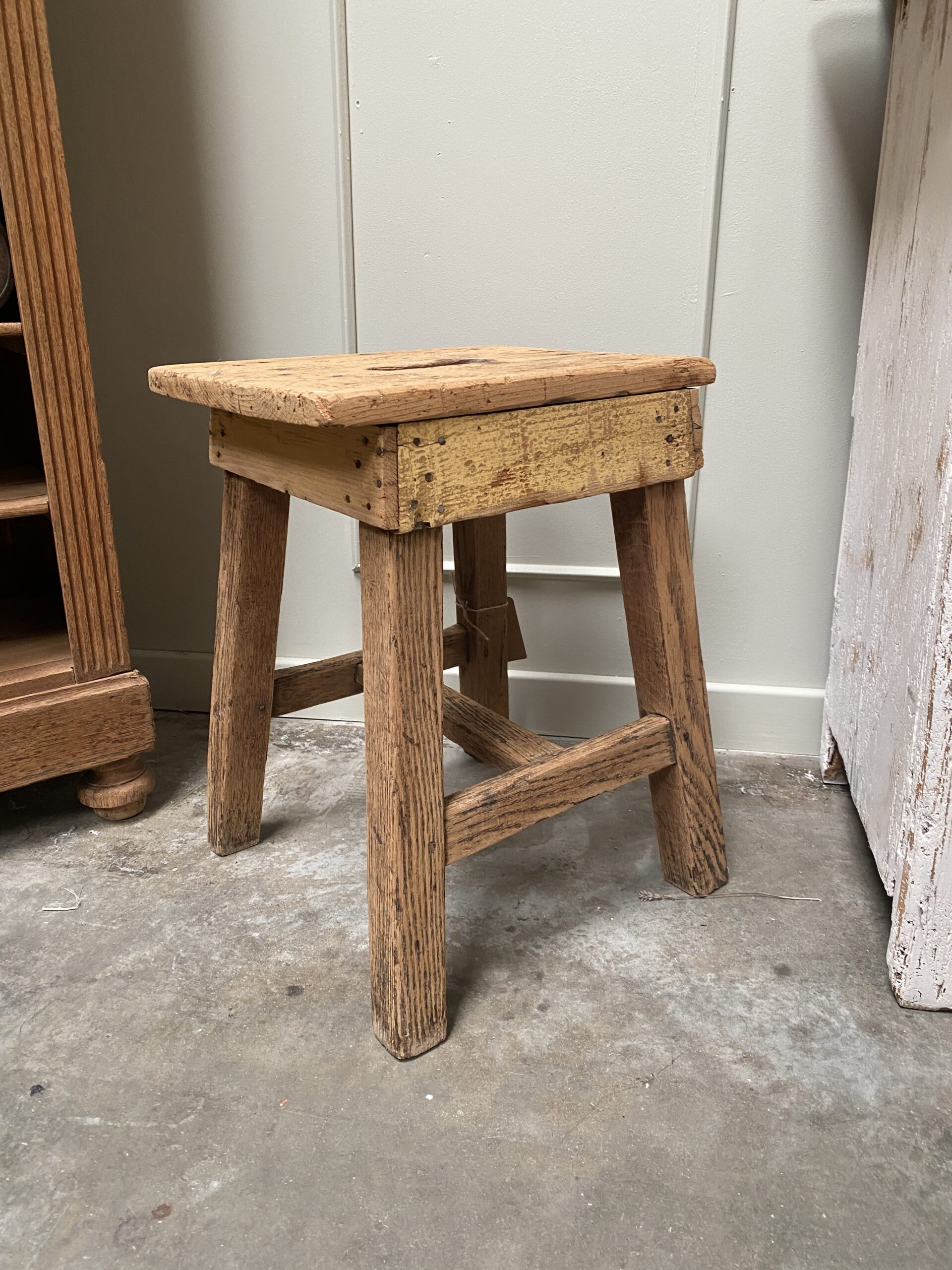 Tabouret brutaliste