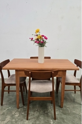 Petite table en chêne