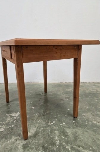 Petite table en chêne