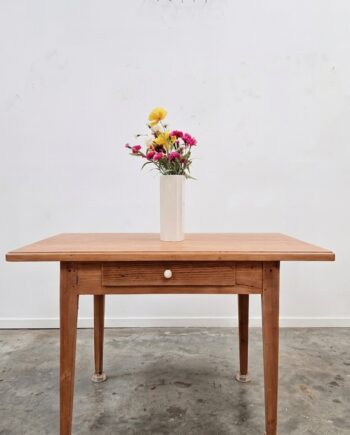 Petite table en chêne