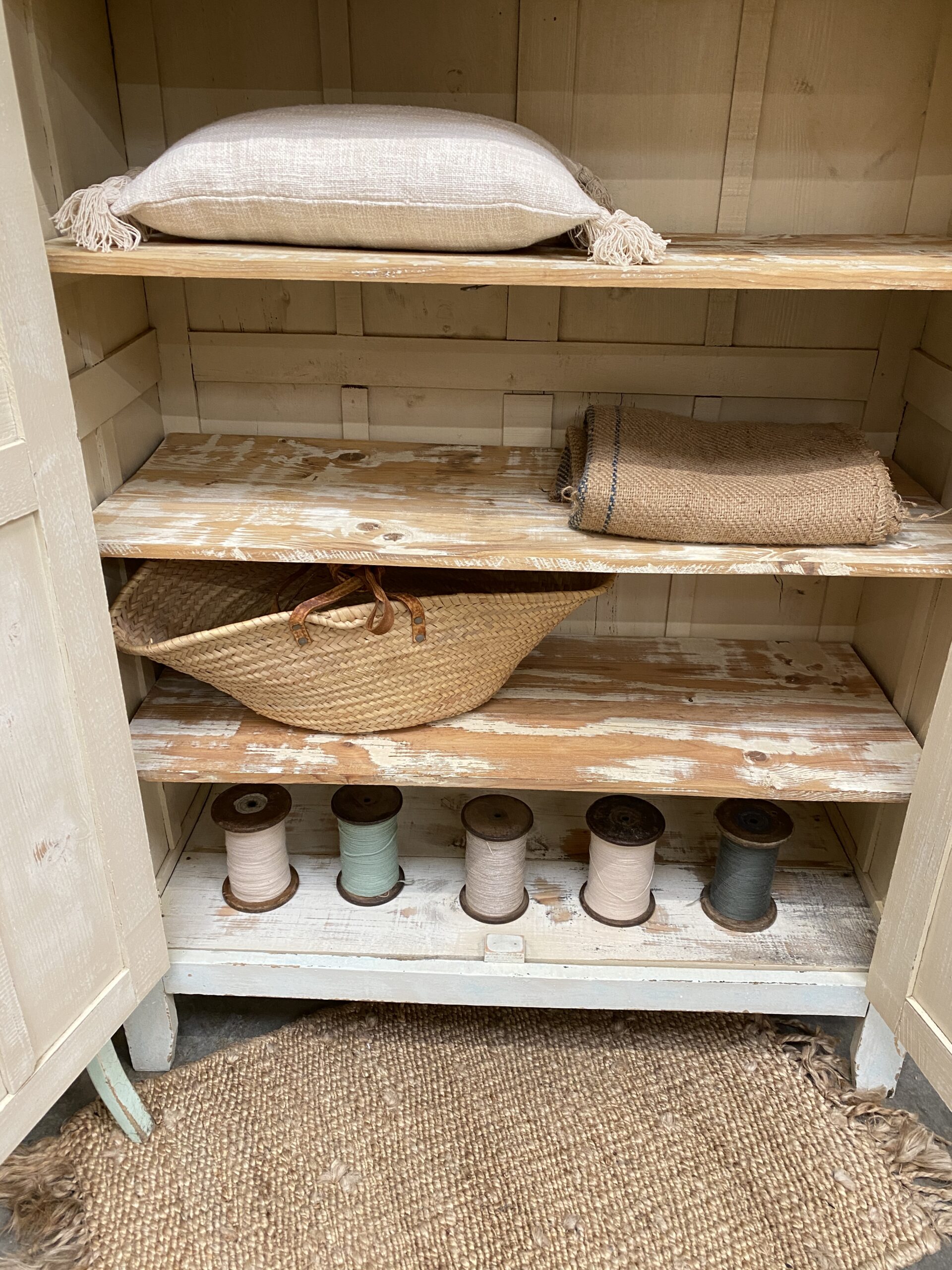 Armoire en bois massif