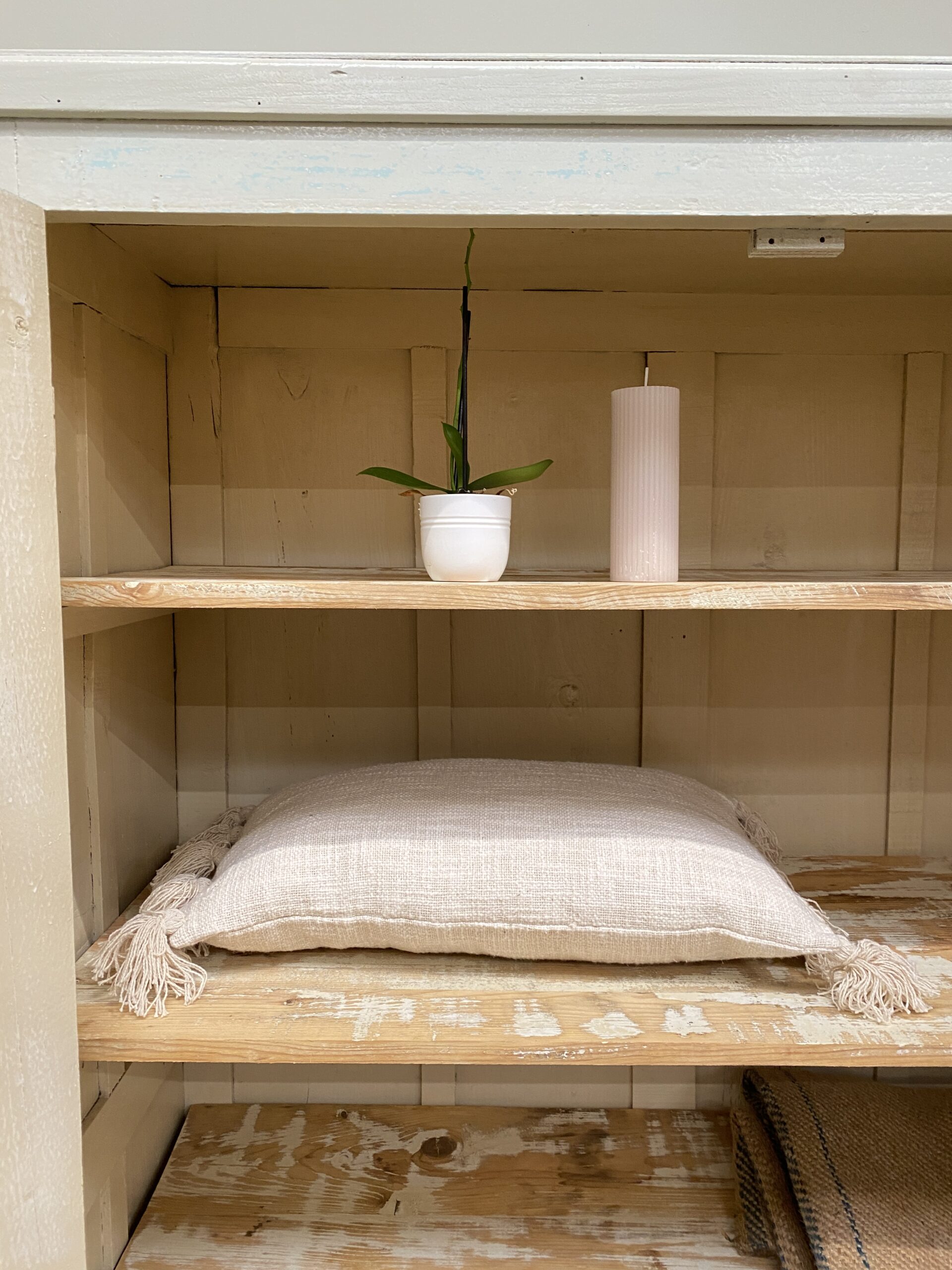 Armoire en bois massif
