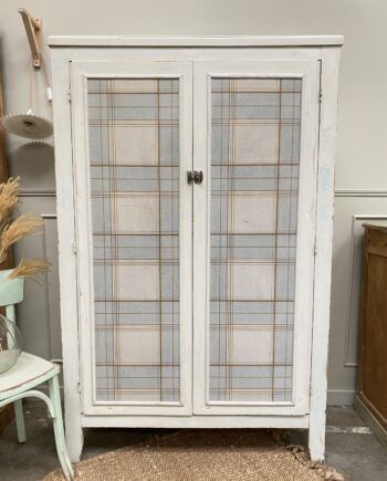 Armoire en bois massif