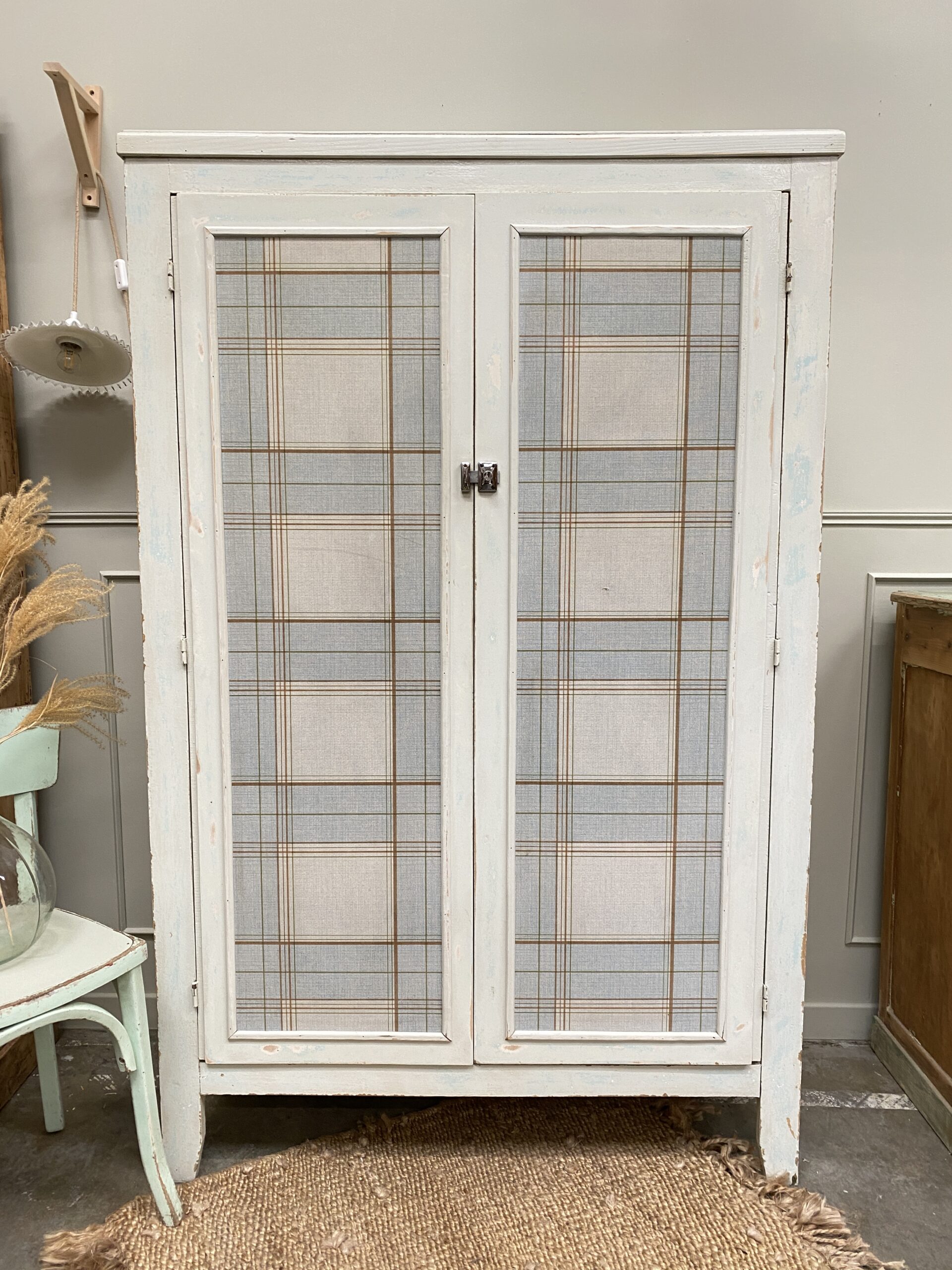 Armoire en bois massif
