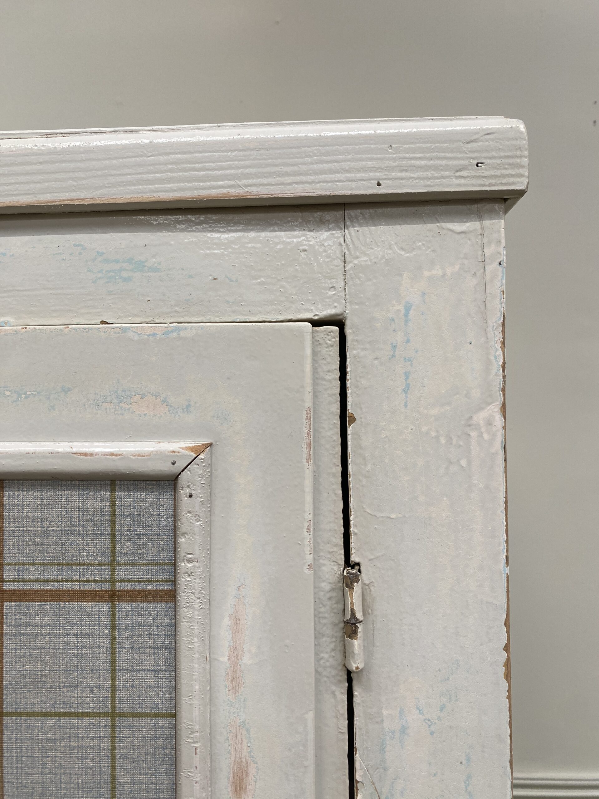 Armoire en bois massif