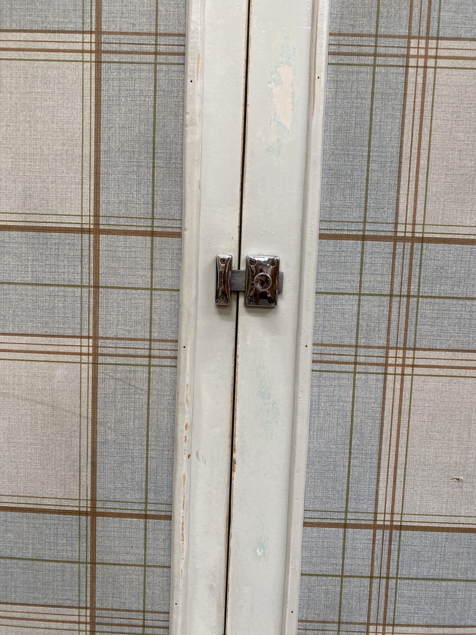 Armoire en bois massif